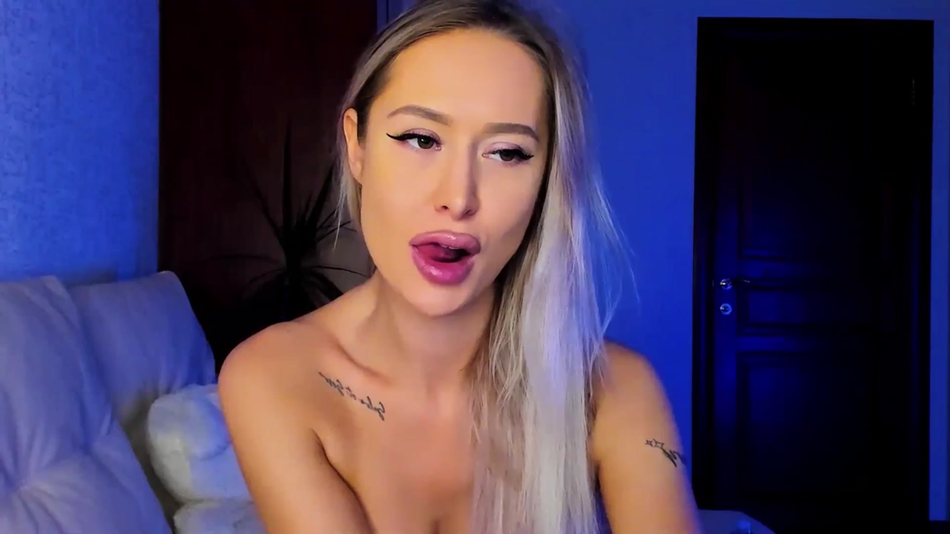 Gallery image thumbnail from MarySweety_'s myfreecams stream on, 10/15/2023, 04:58 image 14 of 20