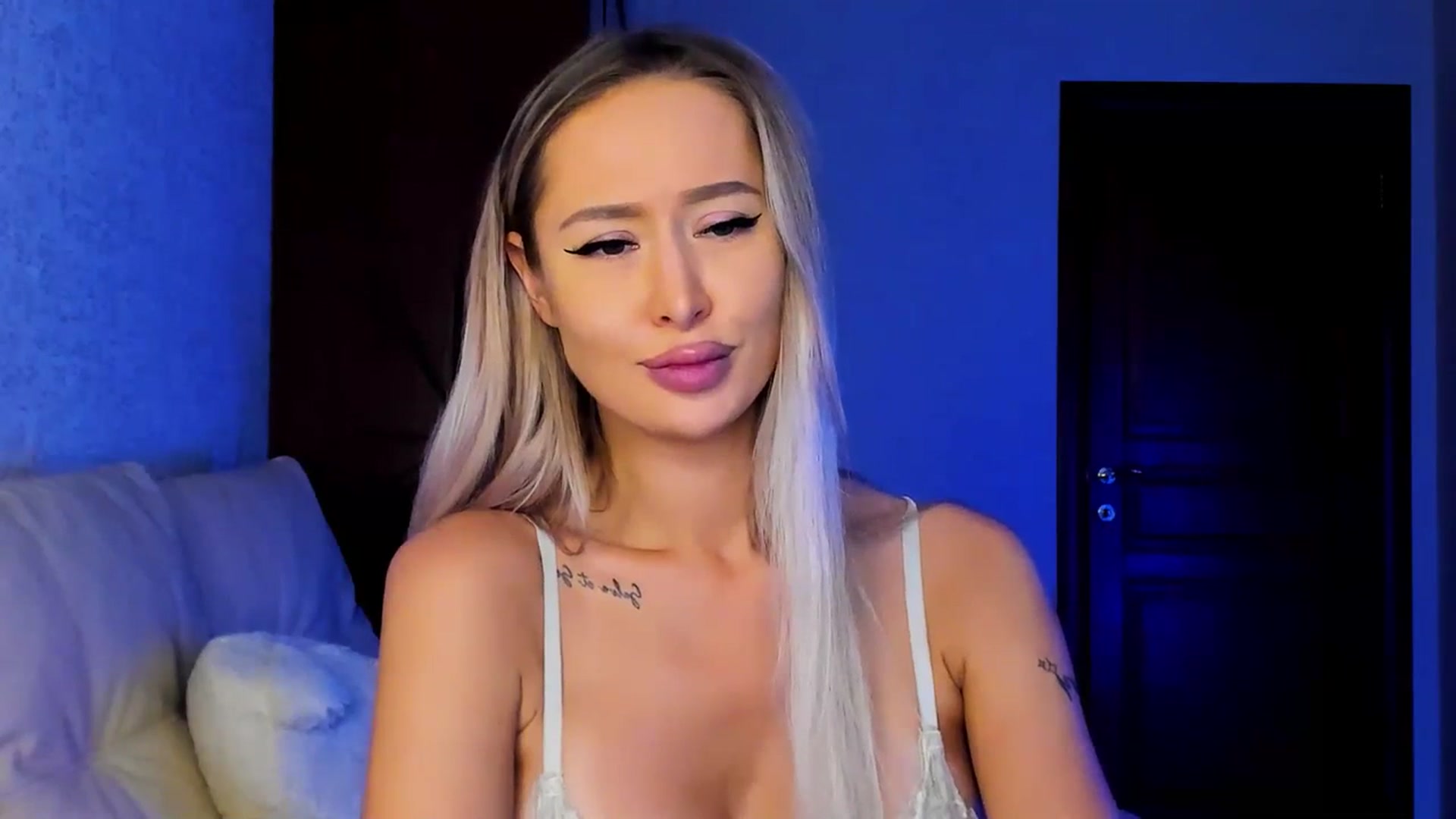 Gallery image thumbnail from MarySweety_'s myfreecams stream on, 10/15/2023, 06:21 image 13 of 20