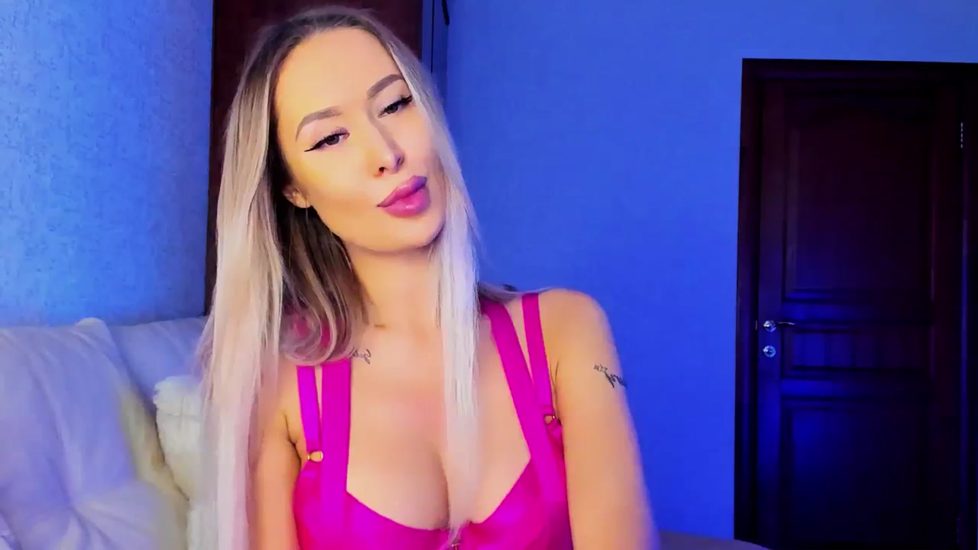 Gallery image thumbnail from MarySweety_'s myfreecams stream on, 11/06/2023, 05:43 image 11 of 20