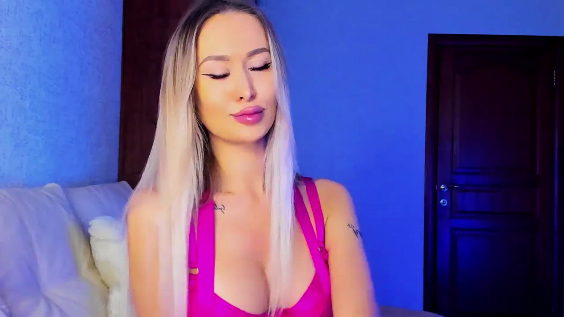 Gallery image thumbnail from MarySweety_'s myfreecams stream on, 11/06/2023, 05:43 image 13 of 20