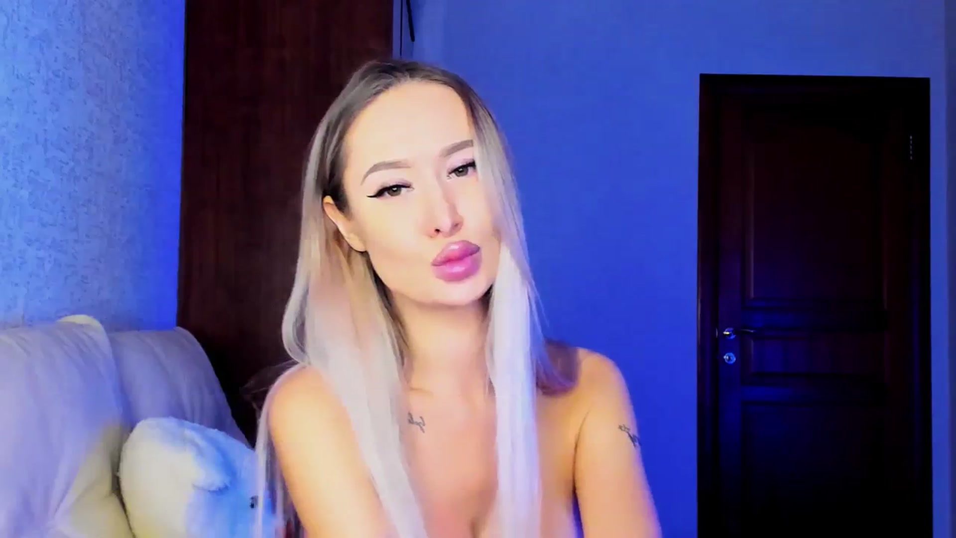 Gallery image thumbnail from MarySweety_'s myfreecams stream on, 11/27/2023, 05:26 image 6 of 20