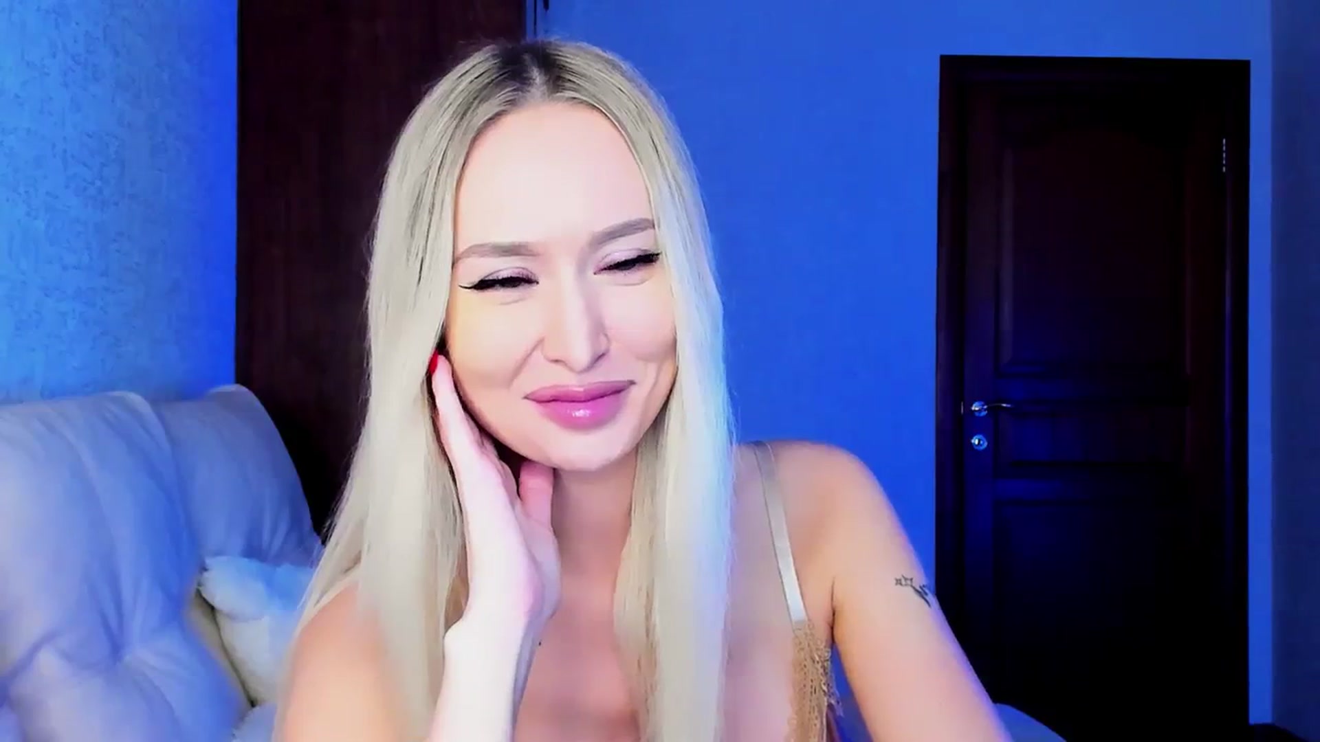 Gallery image thumbnail from MarySweety_'s myfreecams stream on, 12/06/2023, 04:44 image 14 of 20