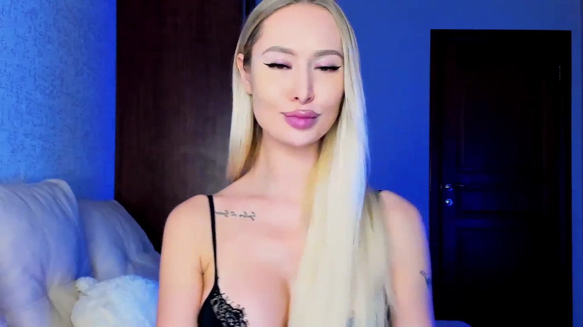 Gallery image thumbnail from MarySweety_'s myfreecams stream on, 12/07/2023, 05:14 image 8 of 20
