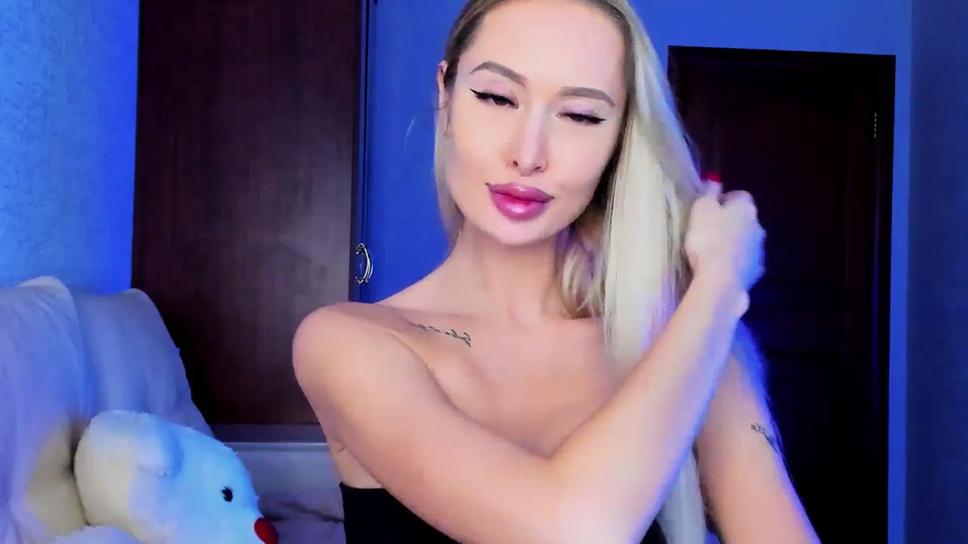 Gallery image thumbnail from MarySweety_'s myfreecams stream on, 12/13/2023, 05:30 image 17 of 20