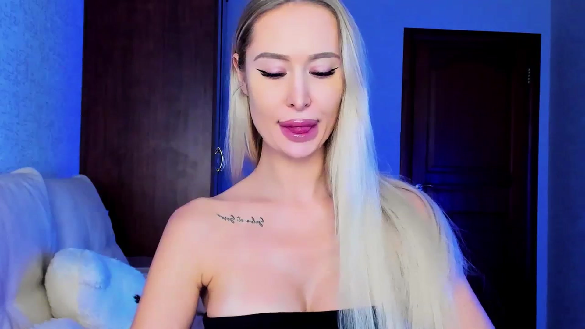 Gallery image thumbnail from MarySweety_'s myfreecams stream on, 12/13/2023, 05:30 image 19 of 20