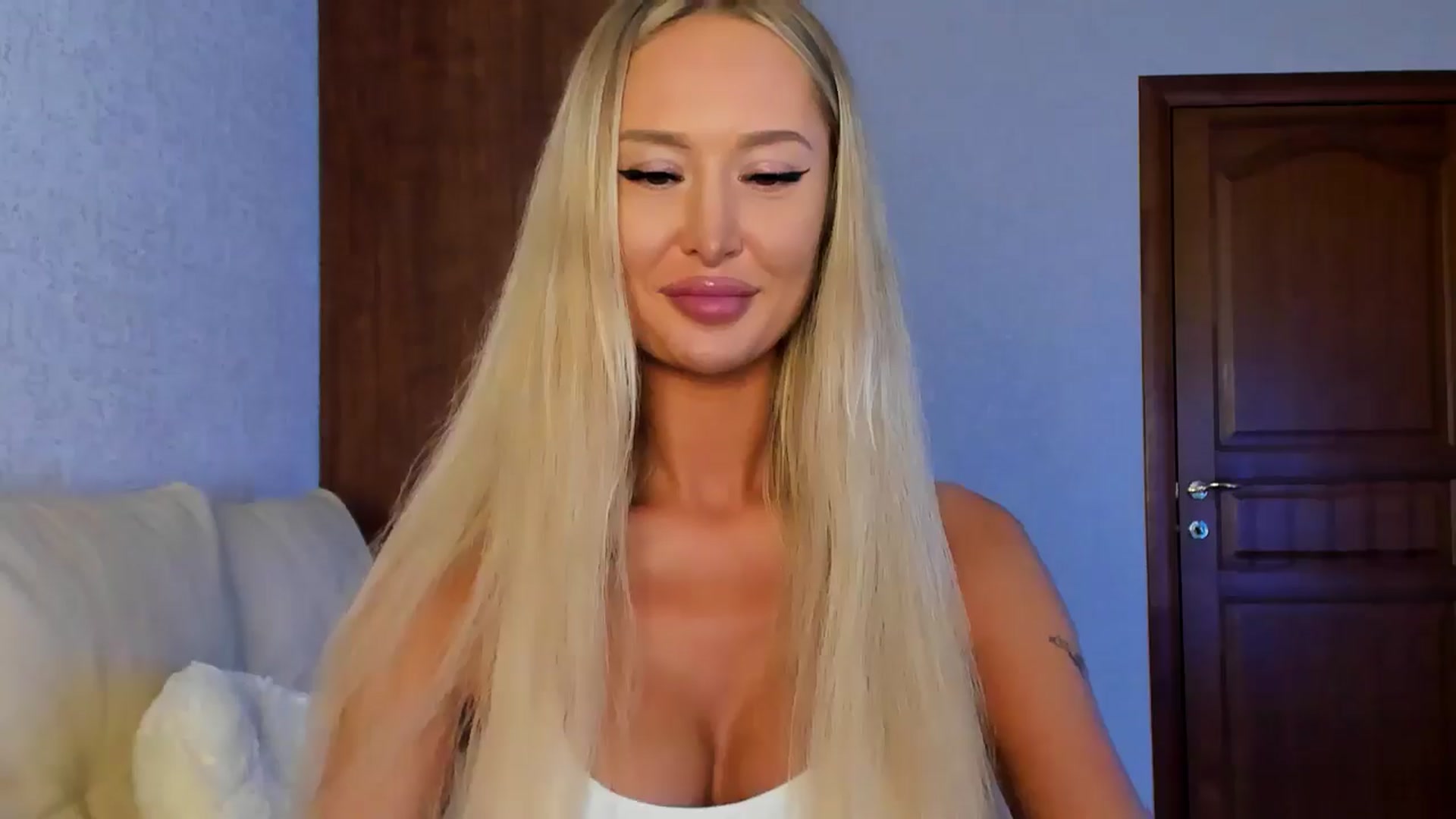 Gallery image thumbnail from MarySweety_'s myfreecams stream on, 08/19/2024, 05:16 image 2 of 20