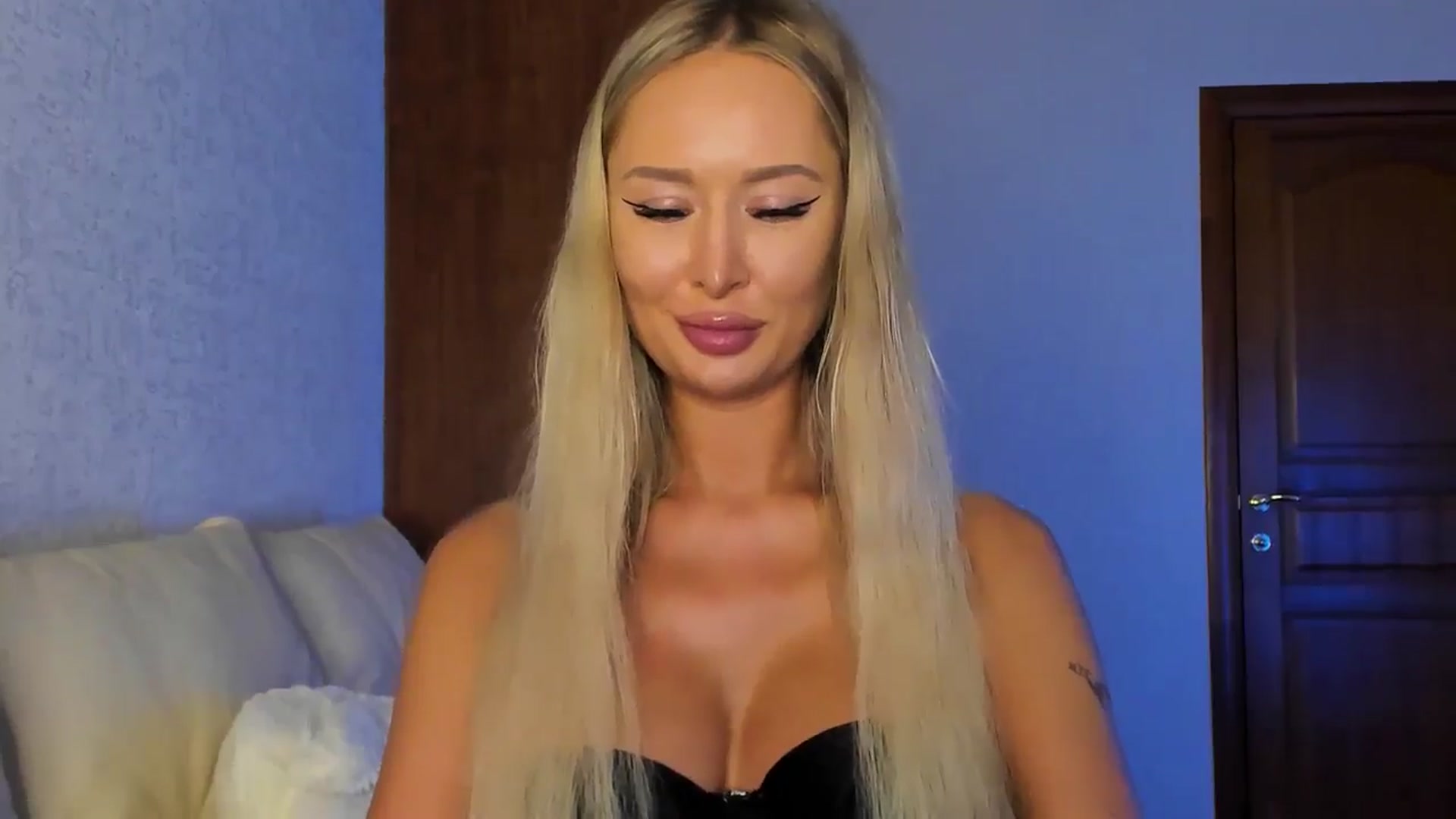 Gallery image thumbnail from MarySweety_'s myfreecams stream on, 08/25/2024, 04:54 image 18 of 20