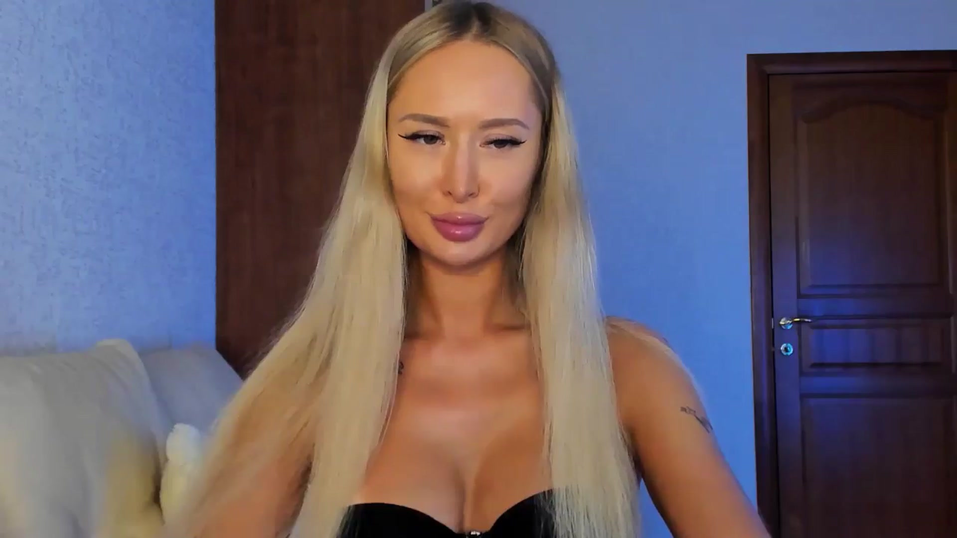 Gallery image thumbnail from MarySweety_'s myfreecams stream on, 08/26/2024, 05:52 image 8 of 20