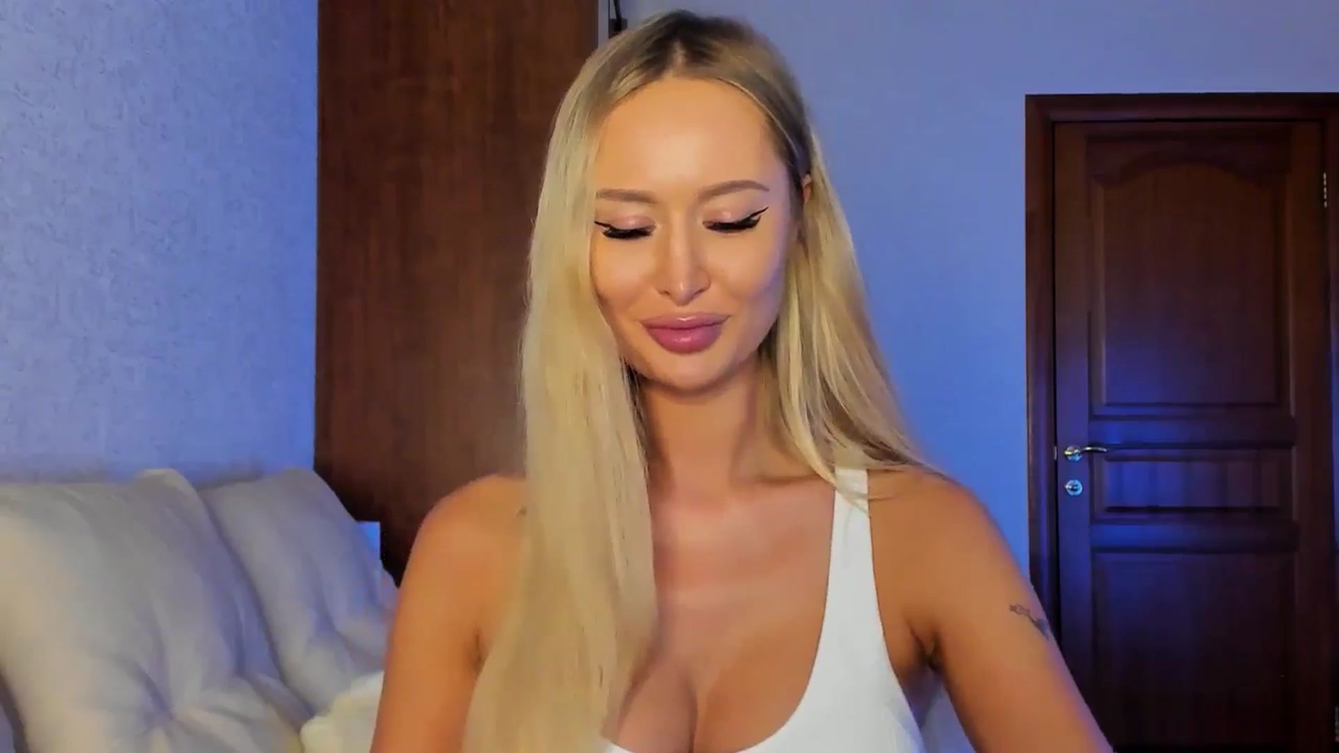 Gallery image thumbnail from MarySweety_'s myfreecams stream on, 09/08/2024, 05:45 image 16 of 20
