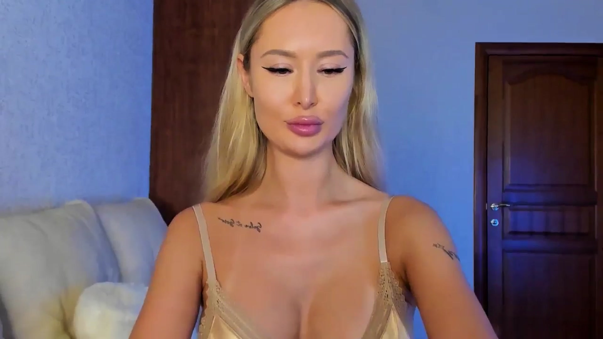 Gallery image thumbnail from MarySweety_'s myfreecams stream on, 09/13/2024, 05:58 image 8 of 20