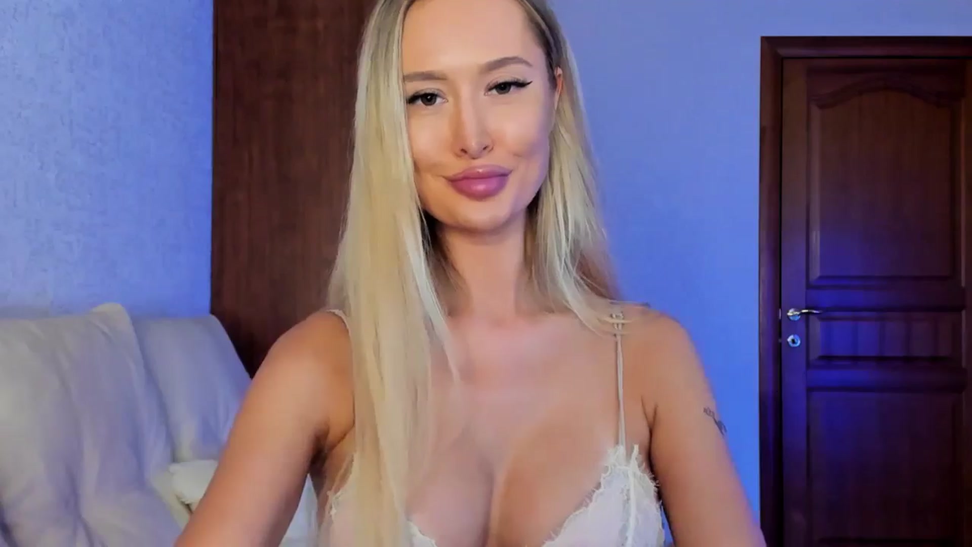 Gallery image thumbnail from MarySweety_'s myfreecams stream on, 09/26/2024, 04:52 image 10 of 20