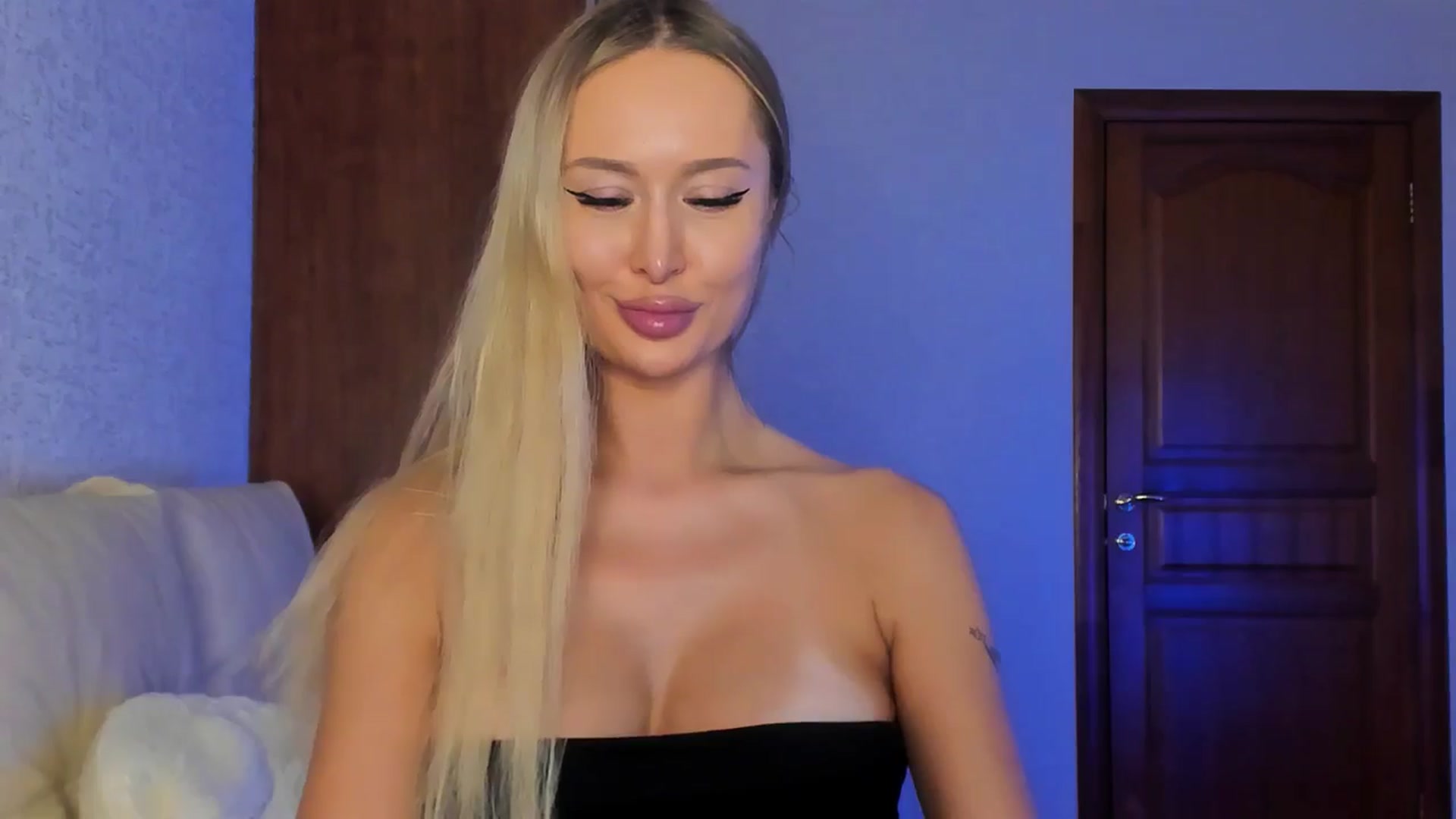 Gallery image thumbnail from MarySweety_'s myfreecams stream on, 10/06/2024, 05:18 image 10 of 20