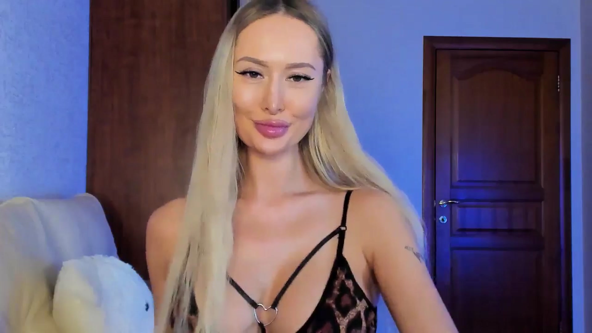 Gallery image thumbnail from MarySweety_'s myfreecams stream on, 10/17/2024, 05:54 image 19 of 20