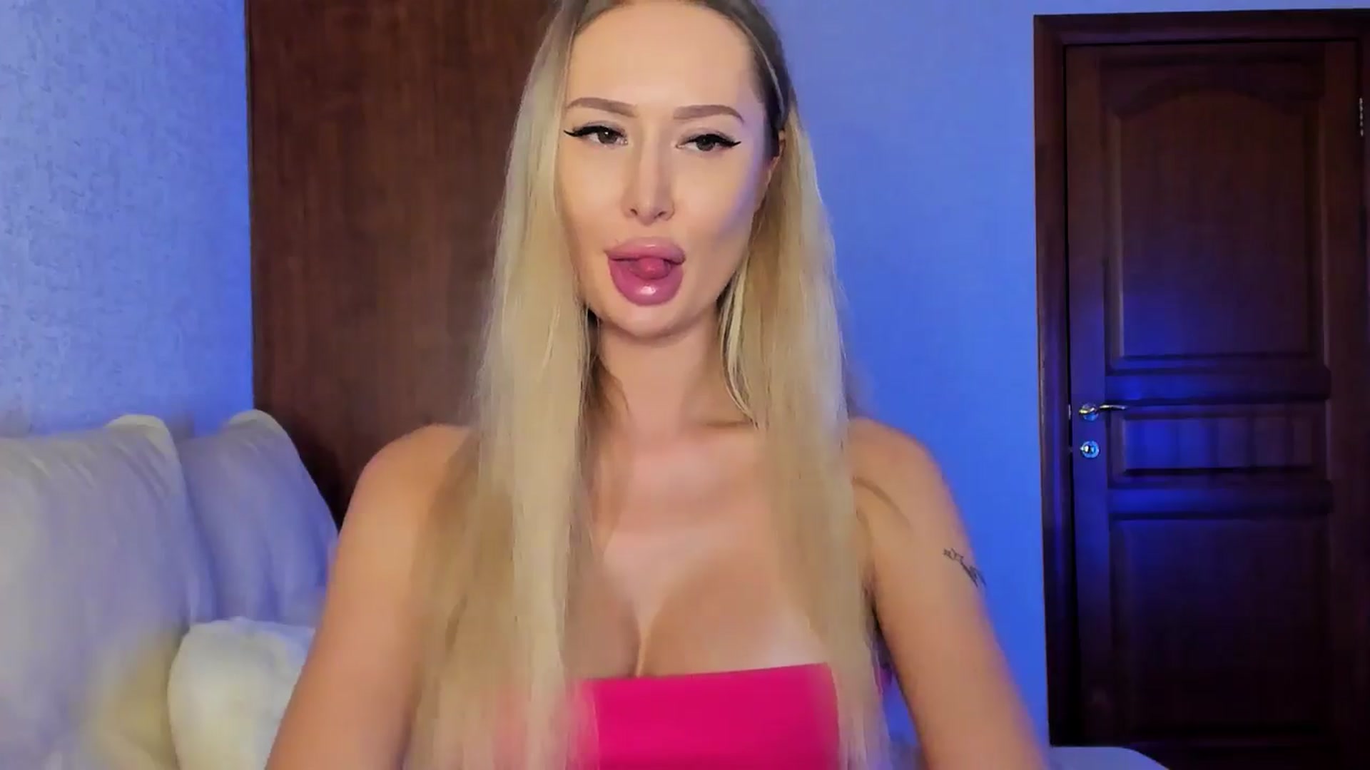 Gallery image thumbnail from MarySweety_'s myfreecams stream on, 10/25/2024, 04:20 image 3 of 20