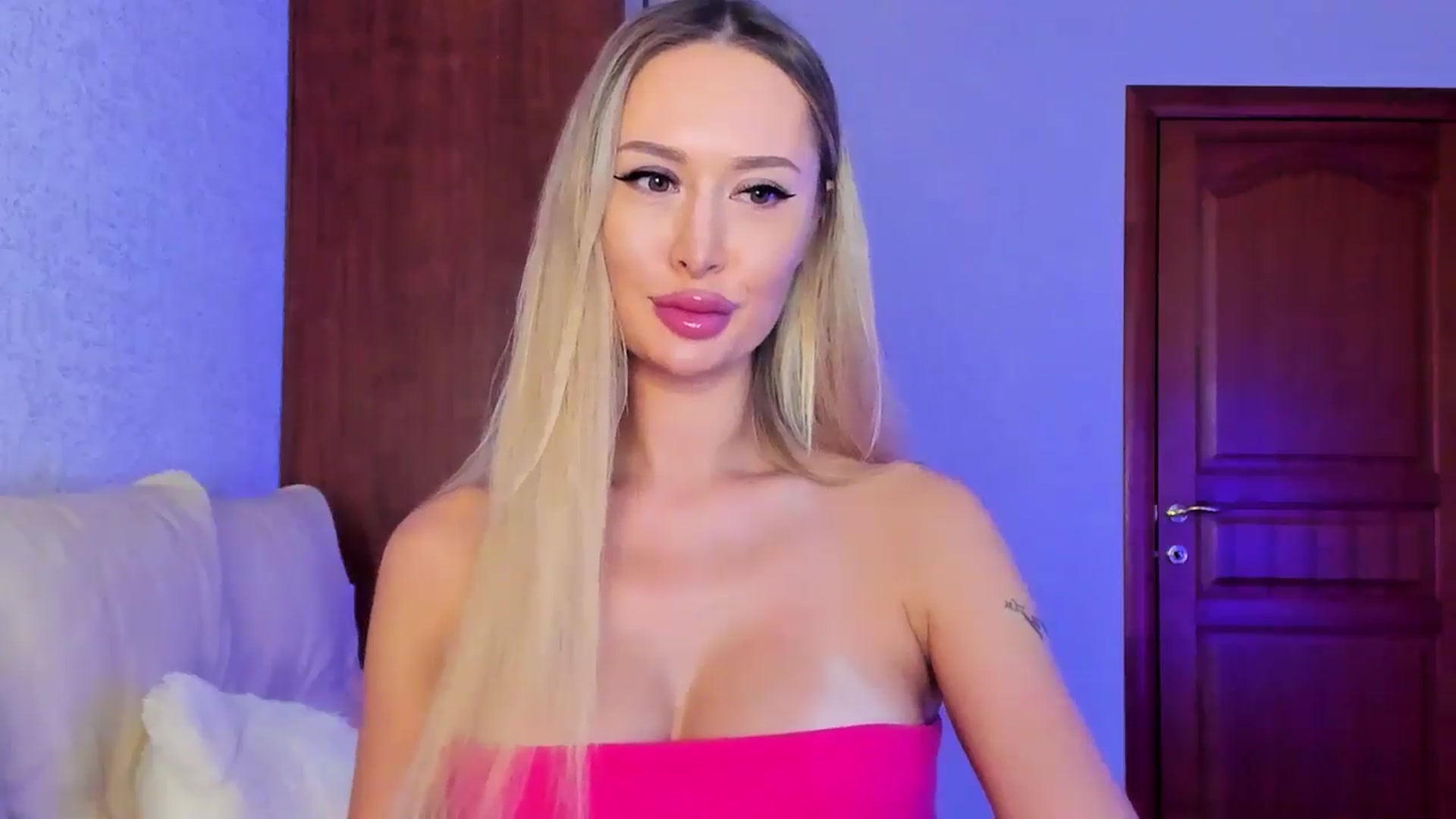 Gallery image thumbnail from MarySweety_'s myfreecams stream on, 11/13/2024, 03:48 image 18 of 20