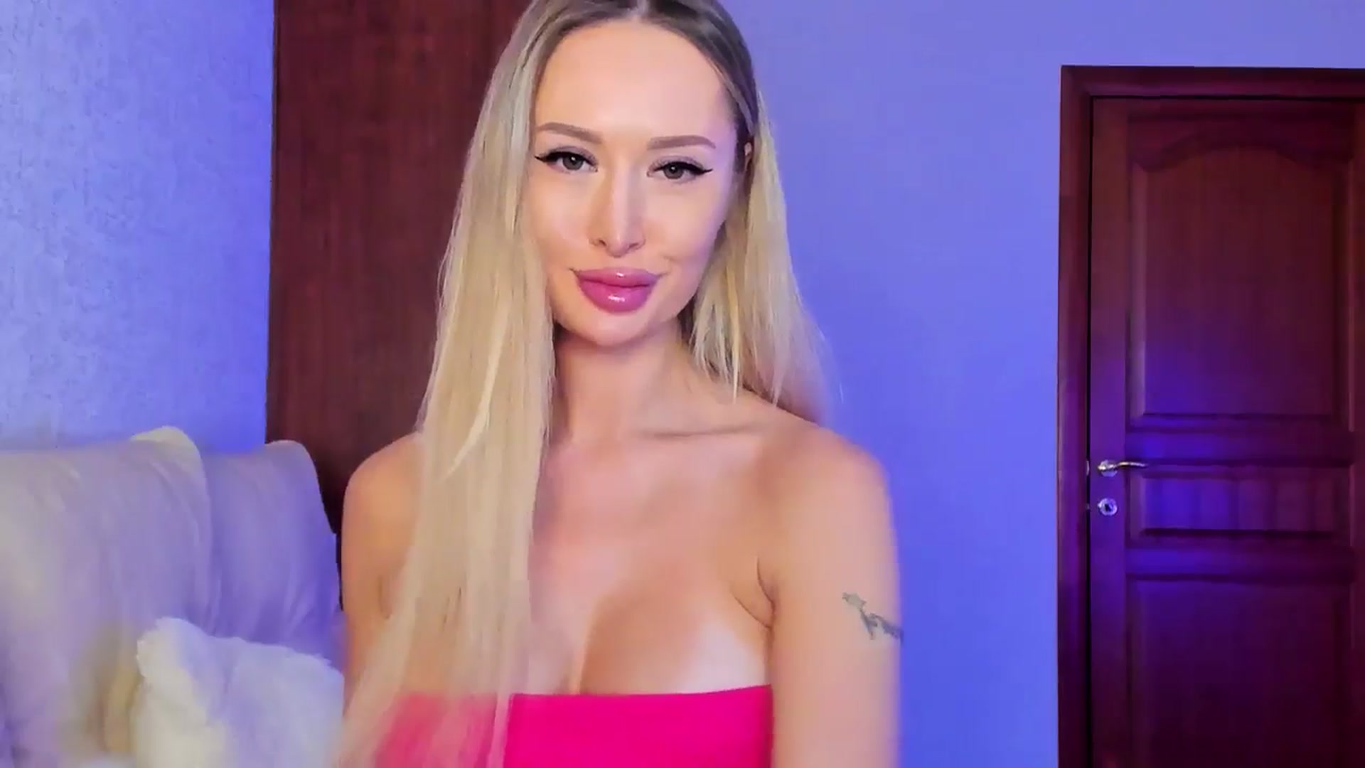 Gallery image thumbnail from MarySweety_'s myfreecams stream on, 11/13/2024, 03:48 image 11 of 20