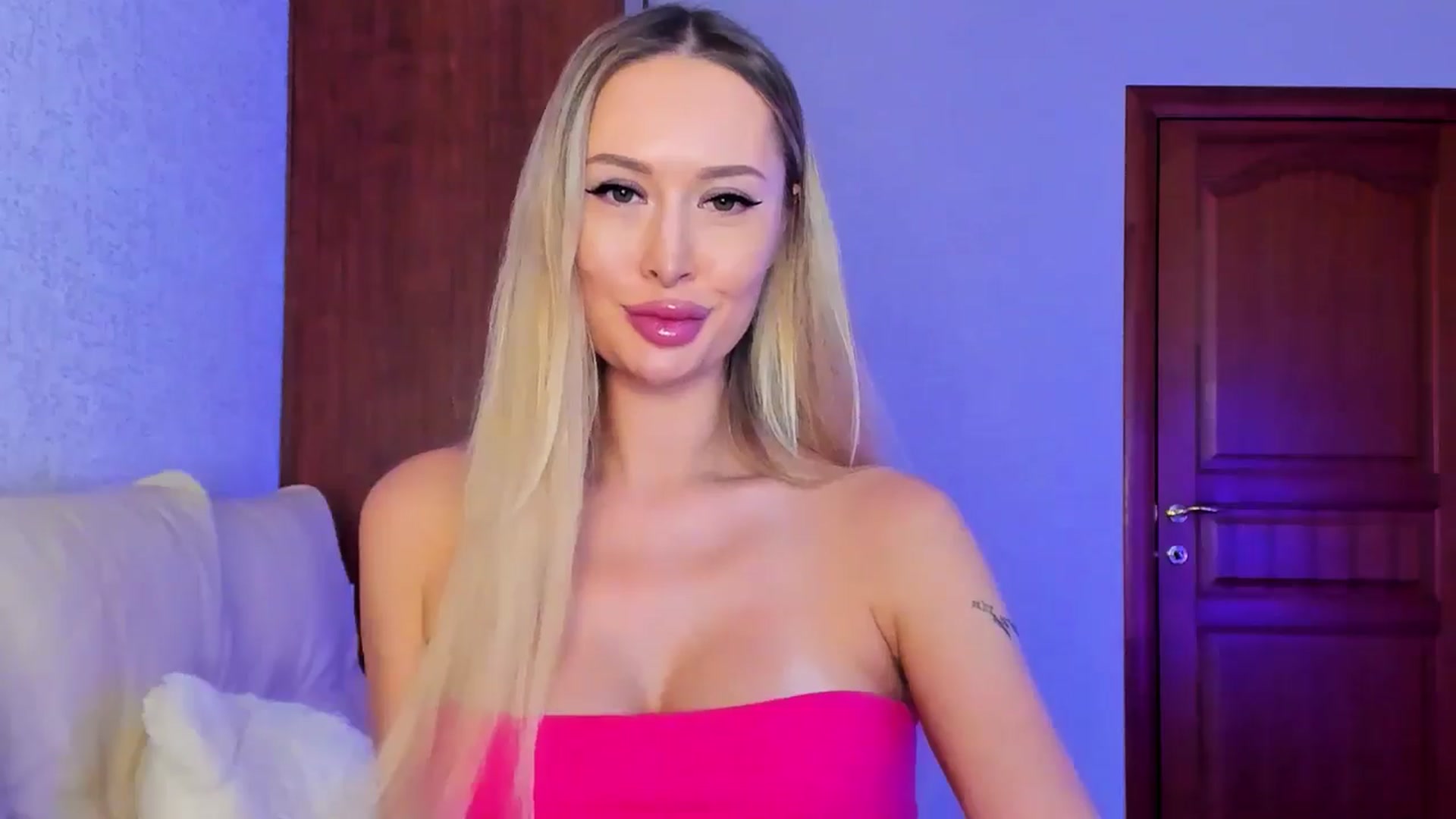 Gallery image thumbnail from MarySweety_'s myfreecams stream on, 11/13/2024, 03:48 image 19 of 20
