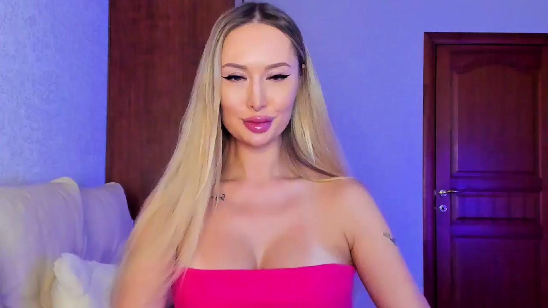 Gallery image thumbnail from MarySweety_'s myfreecams stream on, 11/13/2024, 03:48 image 16 of 20
