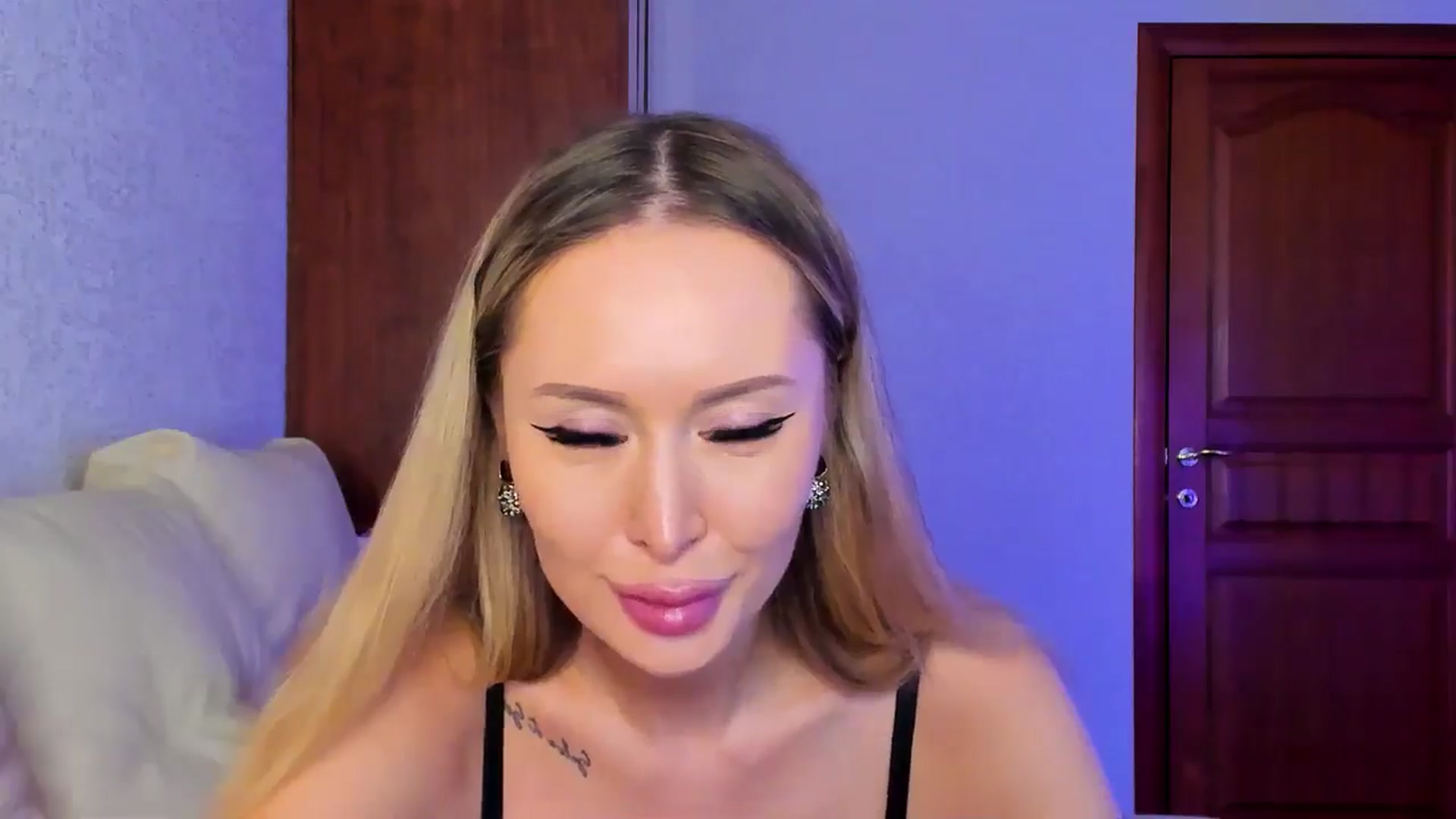 Gallery image thumbnail from MarySweety_'s myfreecams stream on, 11/29/2024, 07:04 image 14 of 20