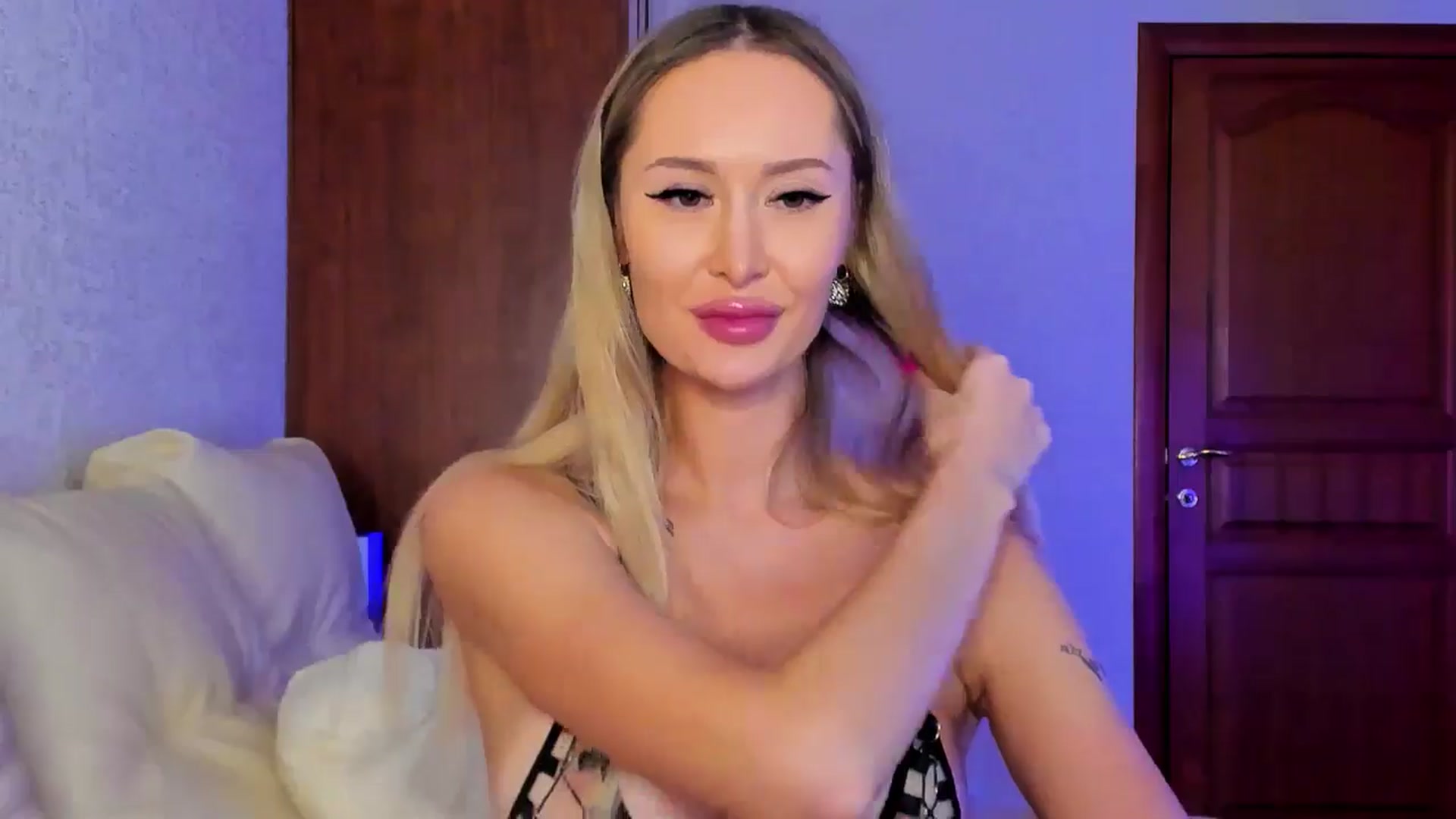 Gallery image thumbnail from MarySweety_'s myfreecams stream on, 11/29/2024, 07:04 image 18 of 20