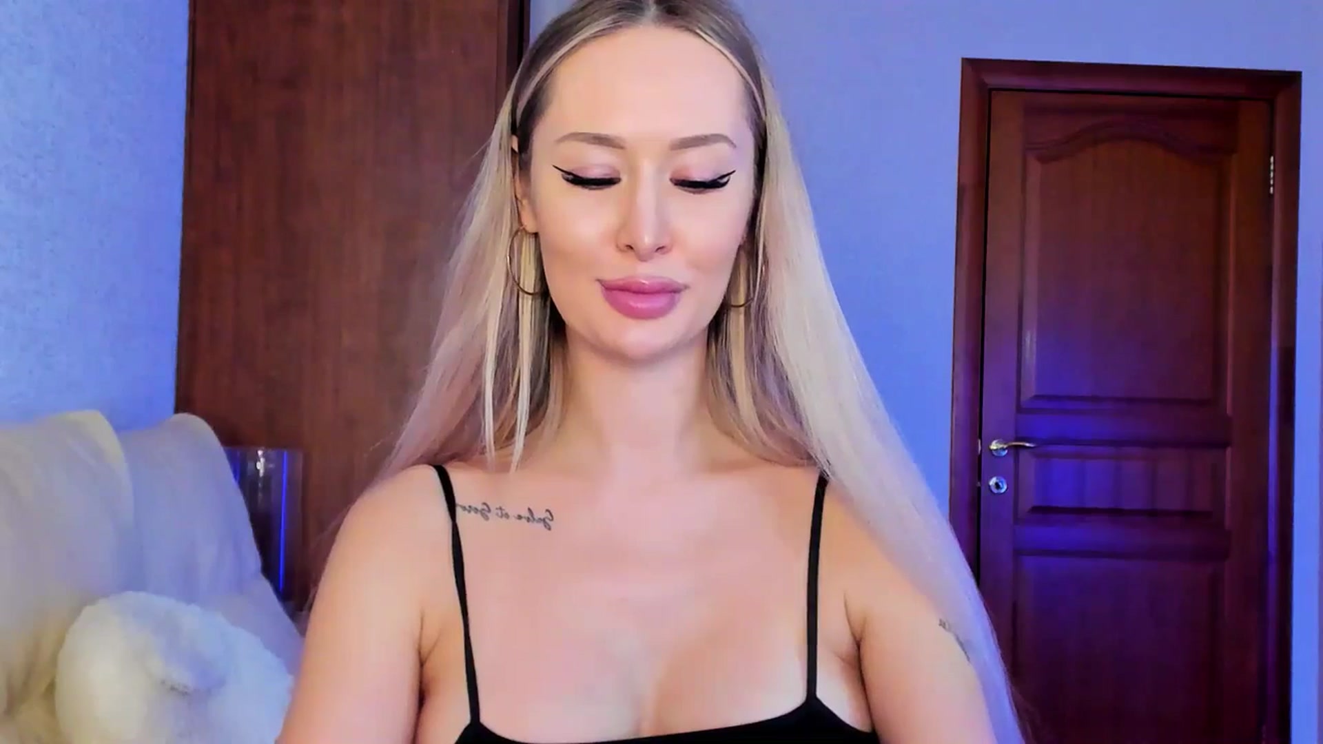 Gallery image thumbnail from MarySweety_'s myfreecams stream on, 03/03/2025, 05:27 image 16 of 20