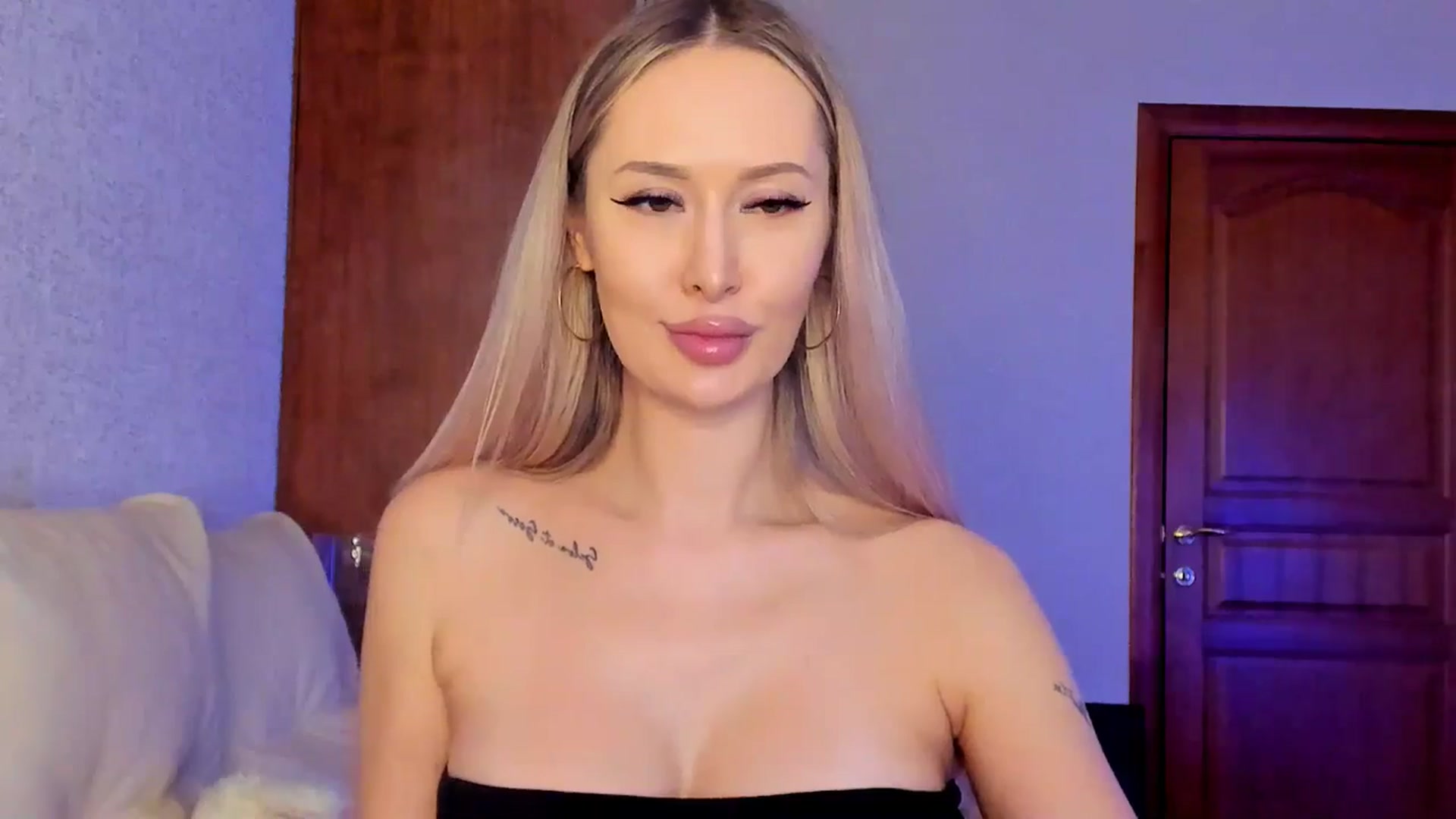 Gallery image thumbnail from MarySweety_'s myfreecams stream on, 03/09/2025, 04:48 image 6 of 20
