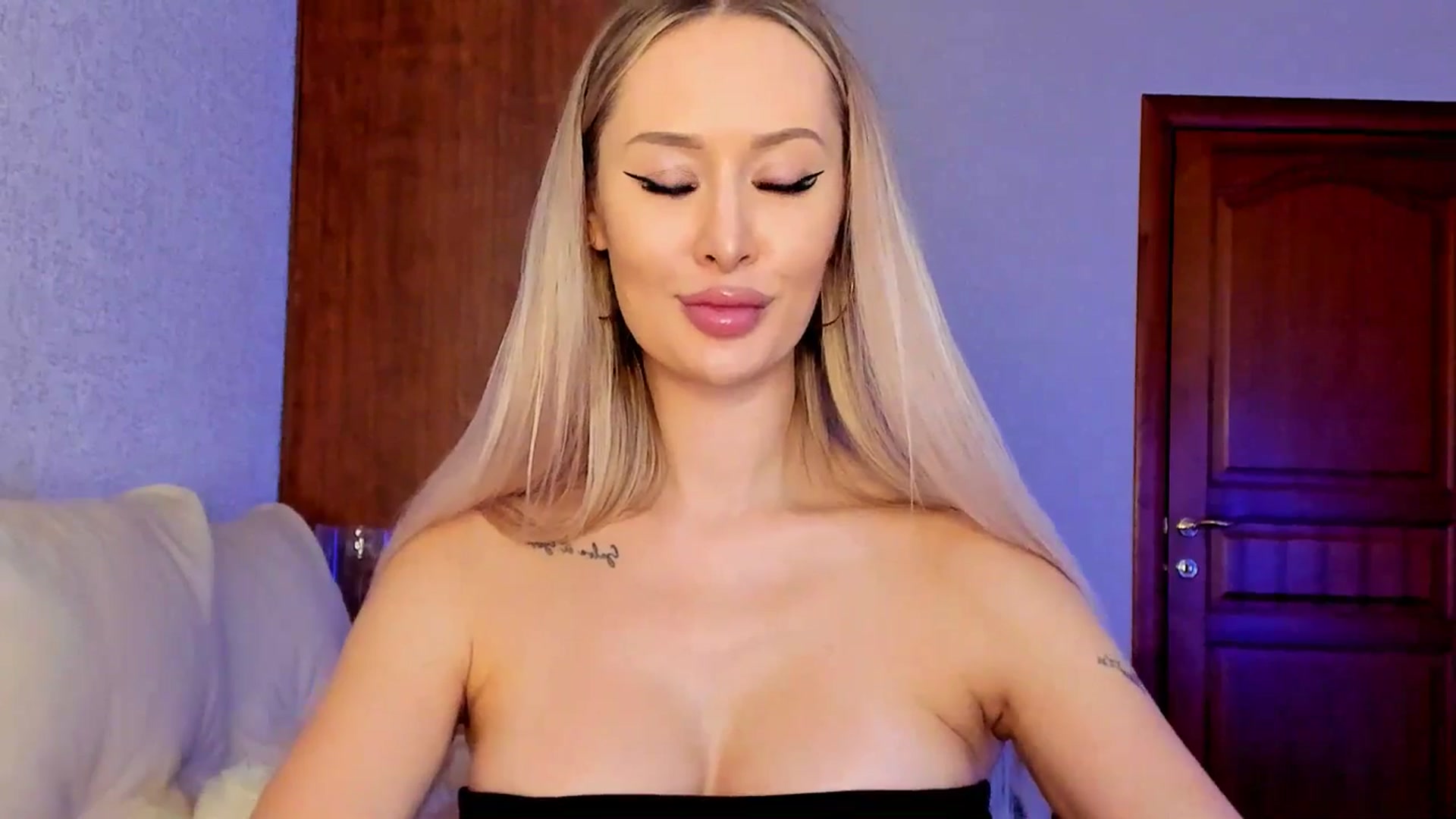 Gallery image thumbnail from MarySweety_'s myfreecams stream on, 03/09/2025, 04:48 image 14 of 20