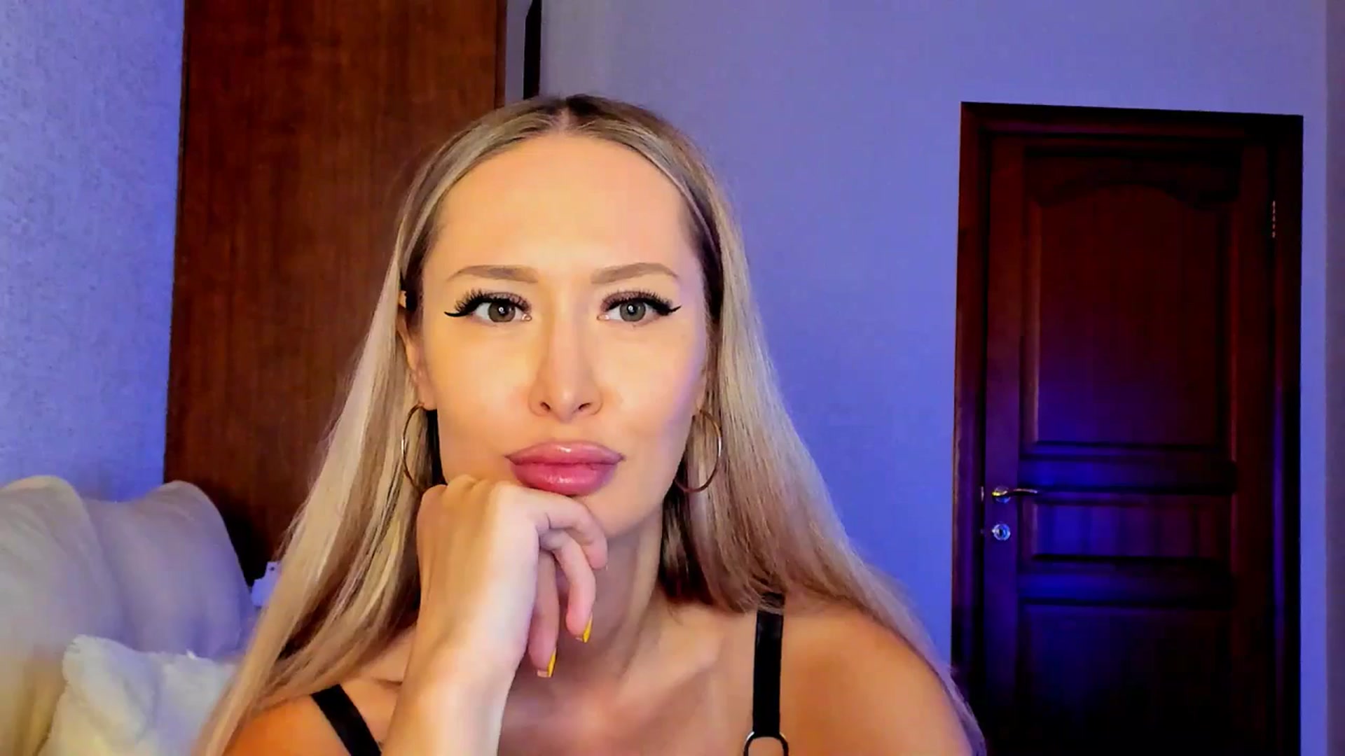 Gallery image thumbnail from MarySweety_'s myfreecams stream on, 04/10/2025, 05:51 image 10 of 20
