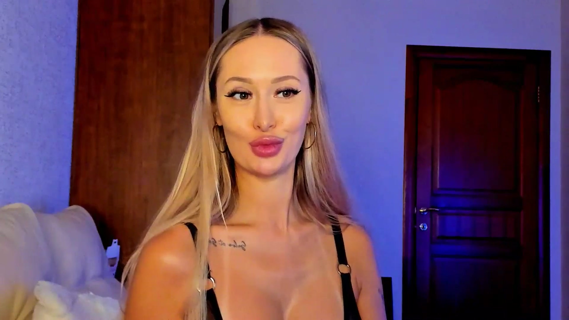 Gallery image thumbnail from MarySweety_'s myfreecams stream on, 04/10/2025, 05:51 image 19 of 20
