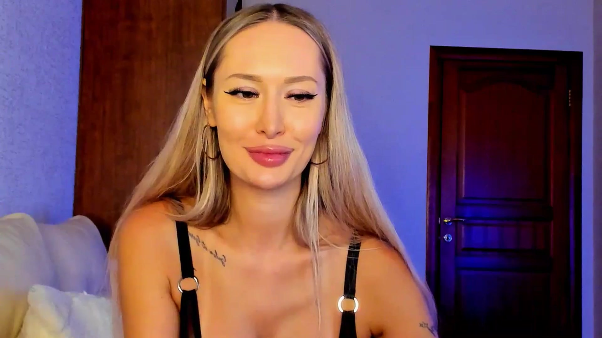 Gallery image thumbnail from MarySweety_'s myfreecams stream on, 04/10/2025, 05:51 image 9 of 20