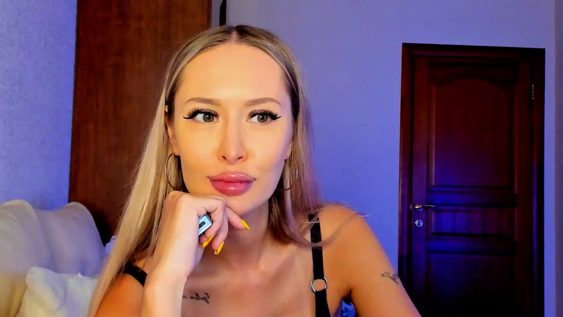 Gallery image thumbnail from MarySweety_'s myfreecams stream on, 04/10/2025, 05:51 image 8 of 20