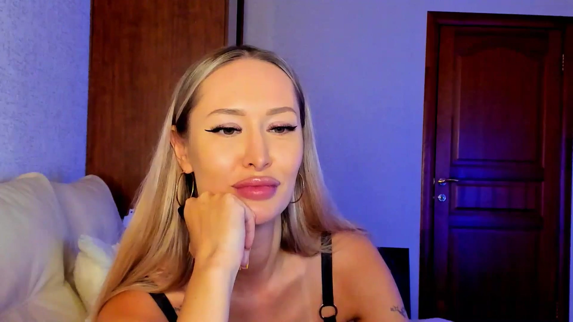 Gallery image thumbnail from MarySweety_'s myfreecams stream on, 04/10/2025, 06:29 image 16 of 20
