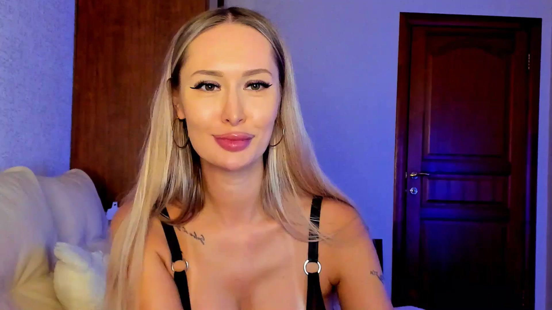 Gallery image thumbnail from MarySweety_'s myfreecams stream on, 04/10/2025, 06:29 image 6 of 20