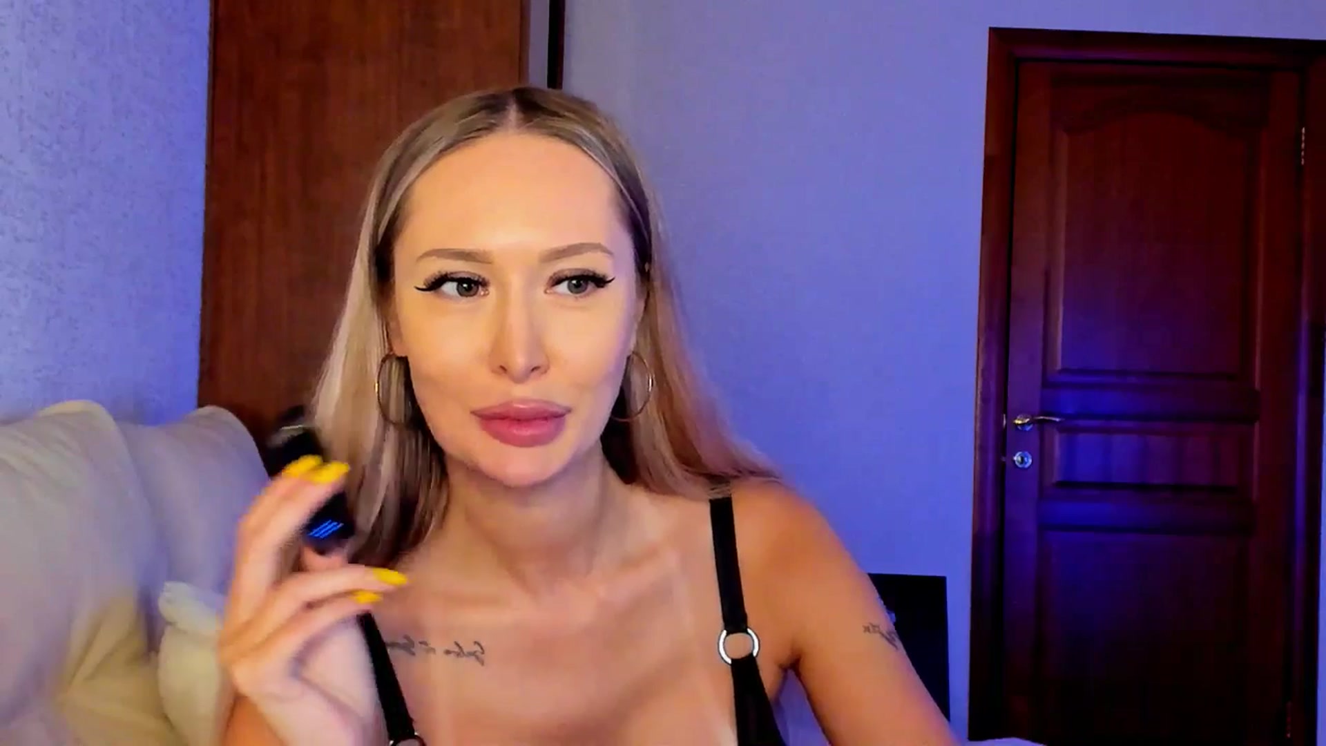 Gallery image thumbnail from MarySweety_'s myfreecams stream on, 04/10/2025, 06:29 image 15 of 20