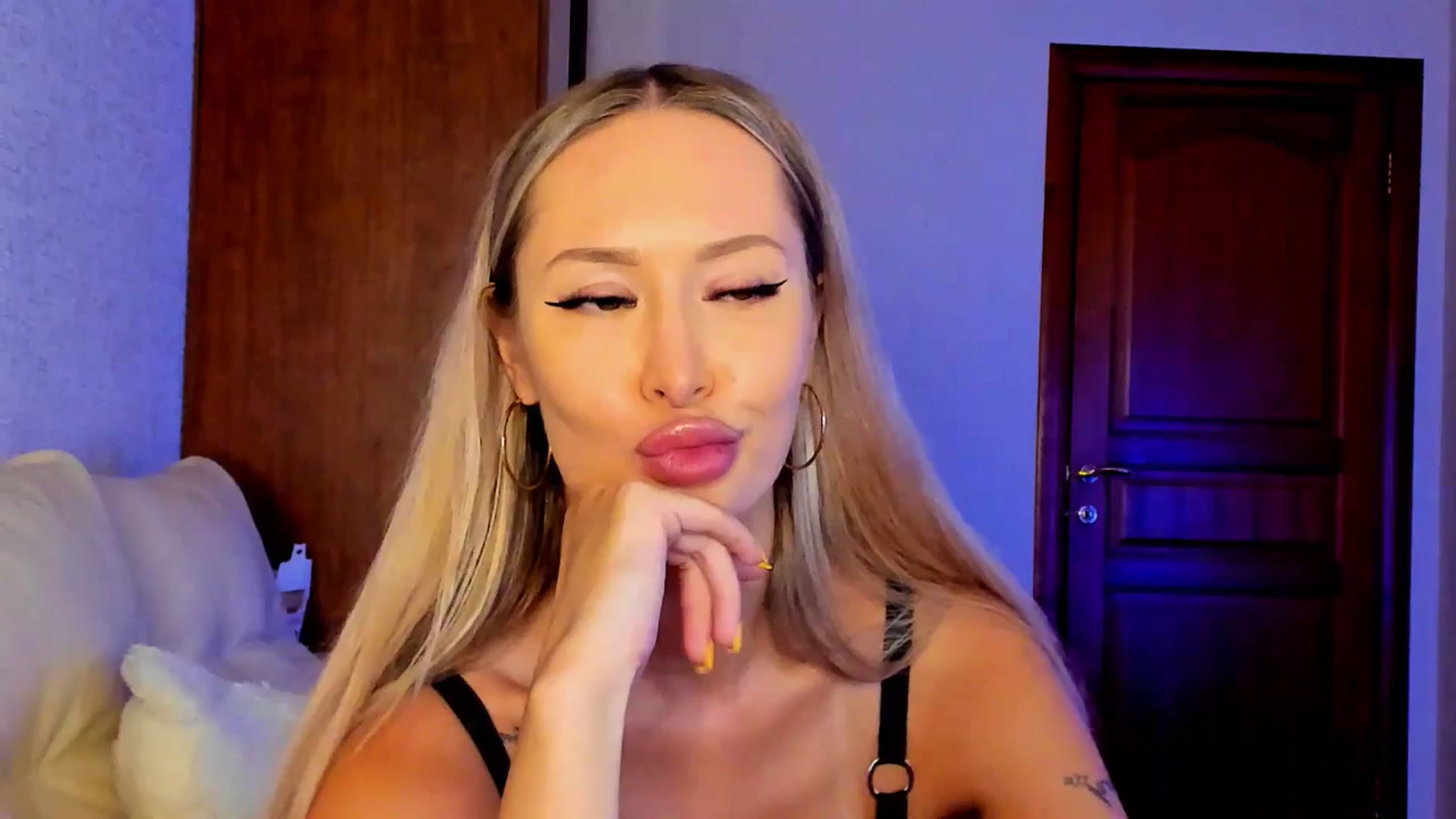 Gallery image thumbnail from MarySweety_'s myfreecams stream on, 04/10/2025, 06:29 image 1 of 20