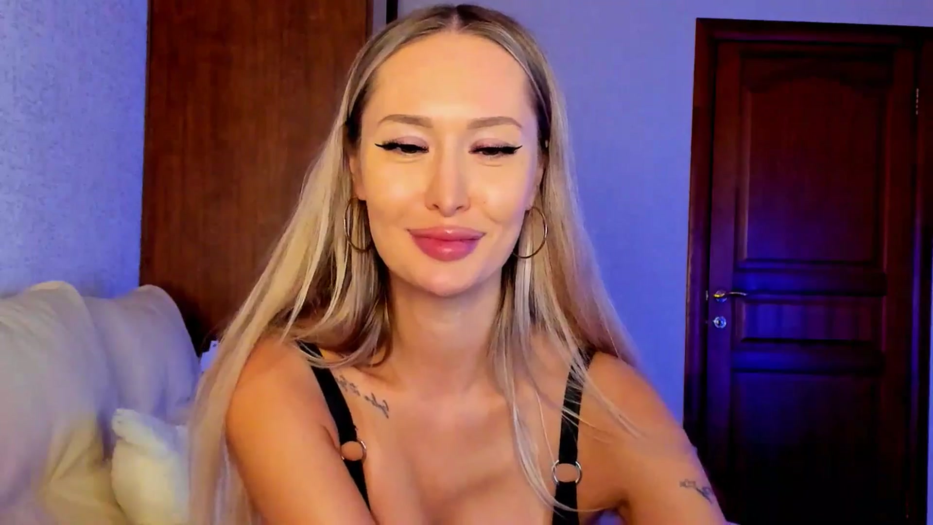 Gallery image thumbnail from MarySweety_'s myfreecams stream on, 04/10/2025, 06:29 image 13 of 20