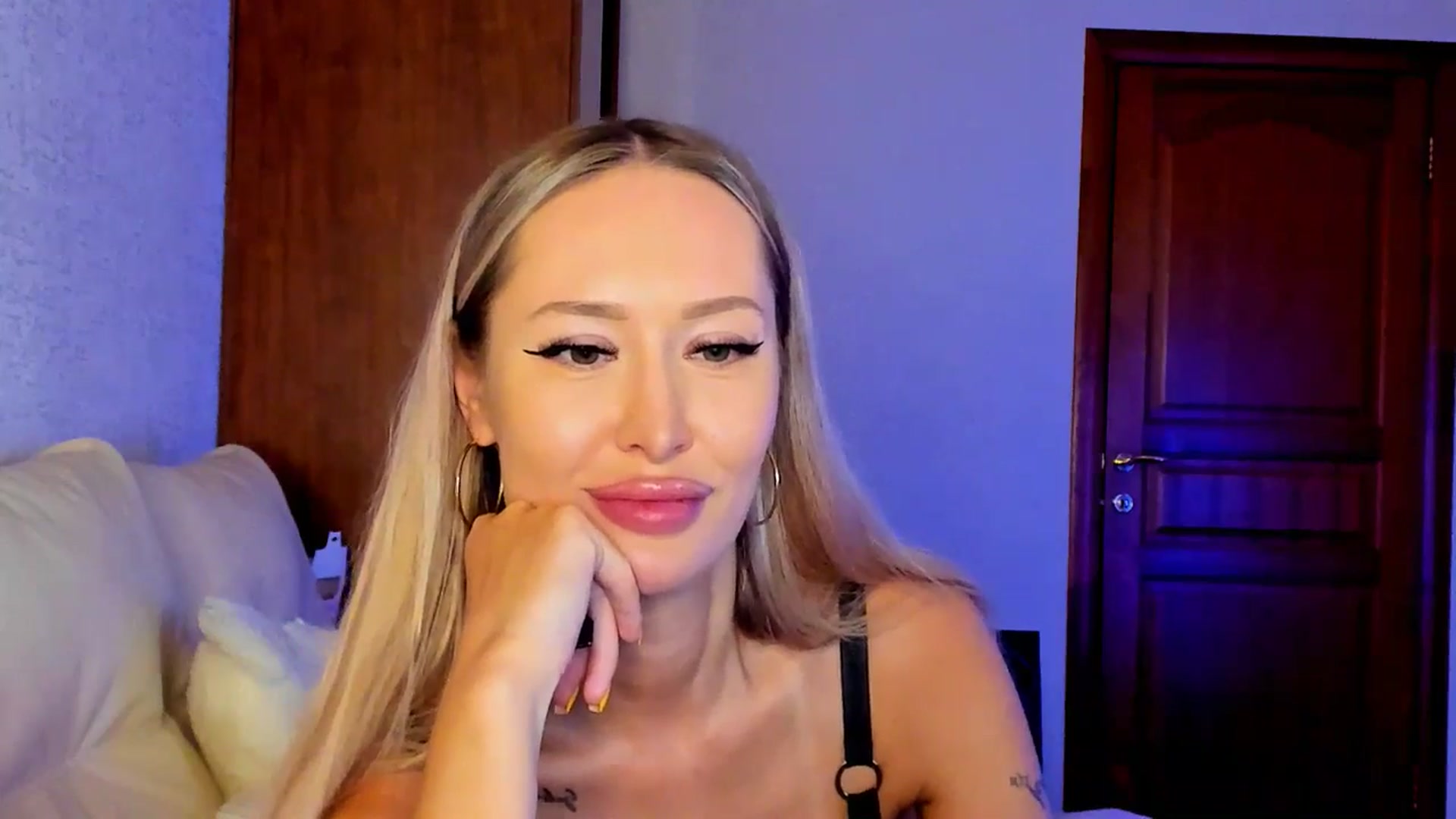 Gallery image thumbnail from MarySweety_'s myfreecams stream on, 04/10/2025, 06:29 image 17 of 20