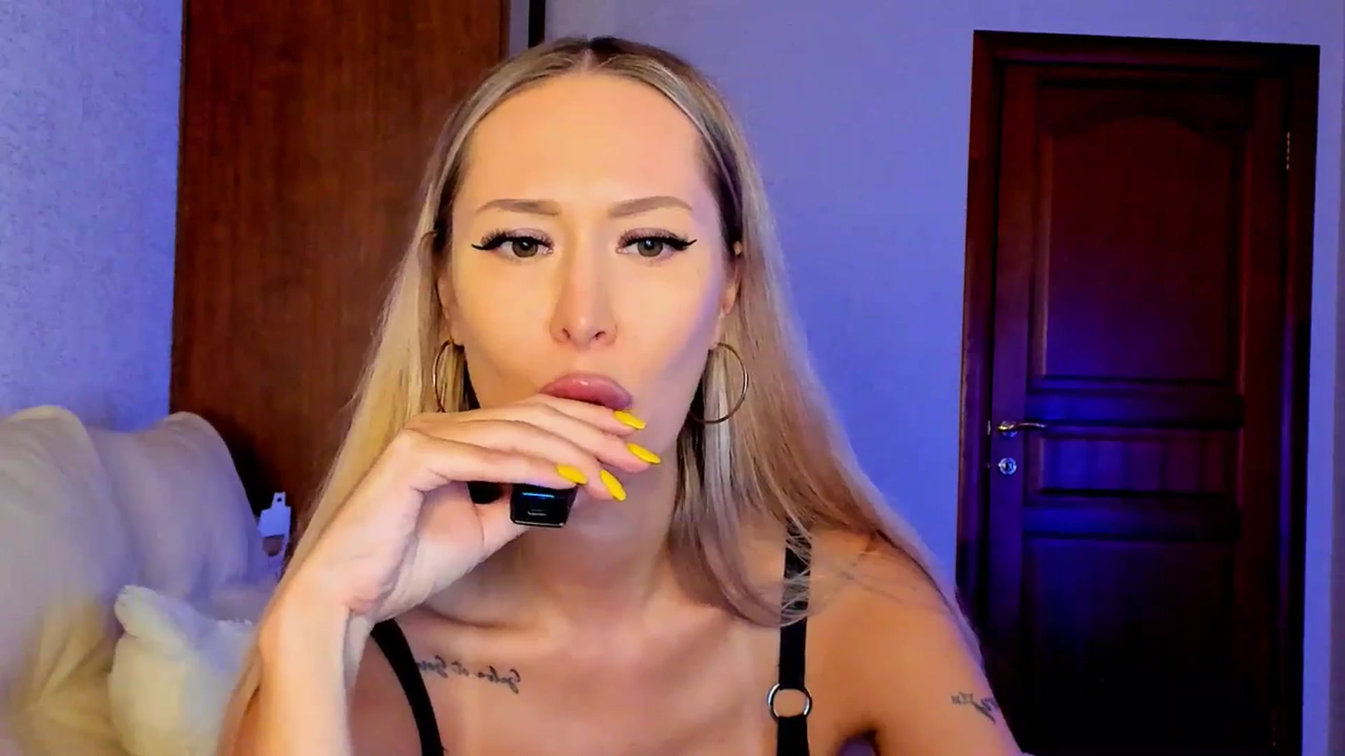 Gallery image thumbnail from MarySweety_'s myfreecams stream on, 04/10/2025, 06:29 image 2 of 20