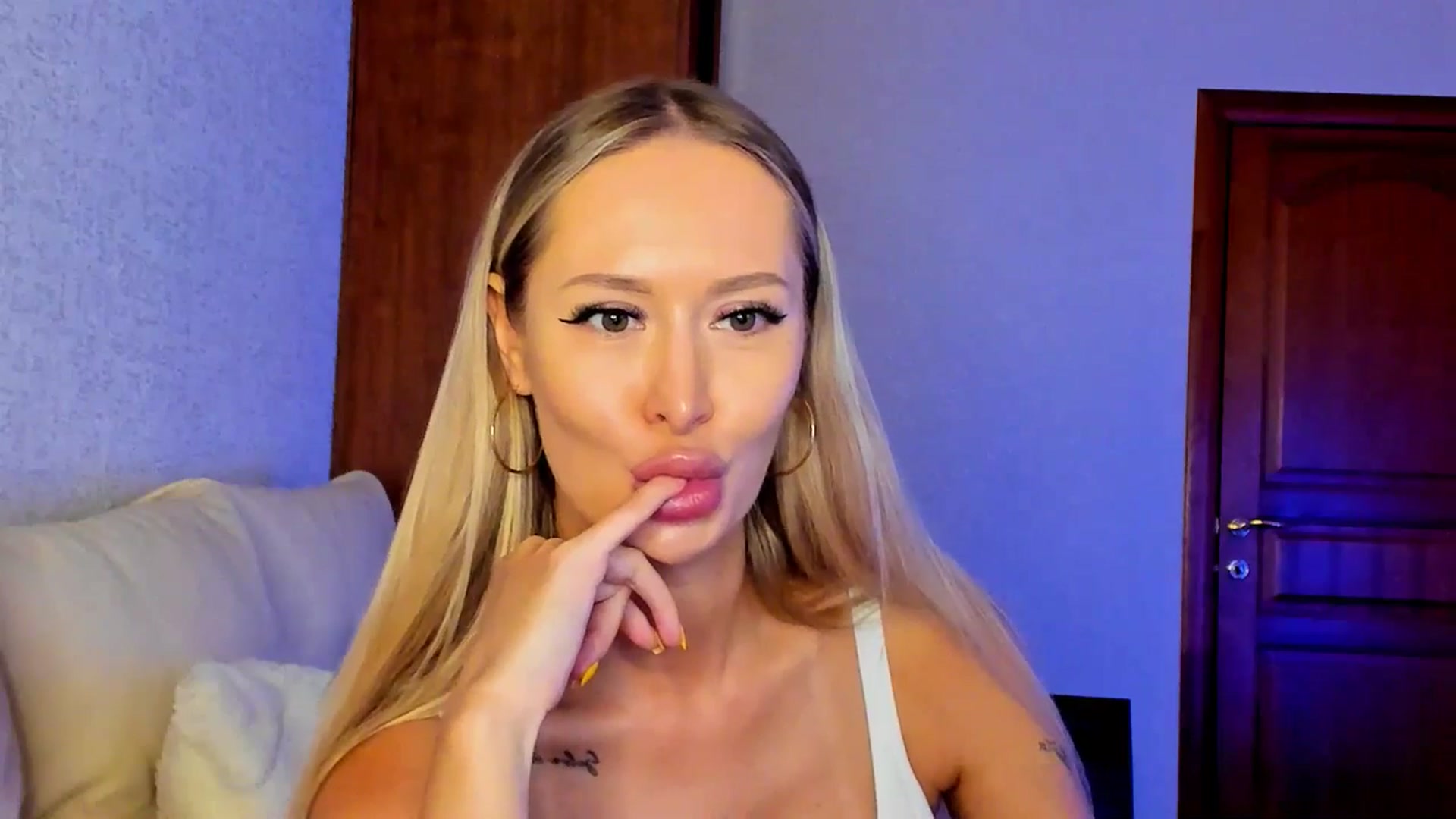 Gallery image thumbnail from MarySweety_'s myfreecams stream on, 04/13/2025, 05:40 image 14 of 20