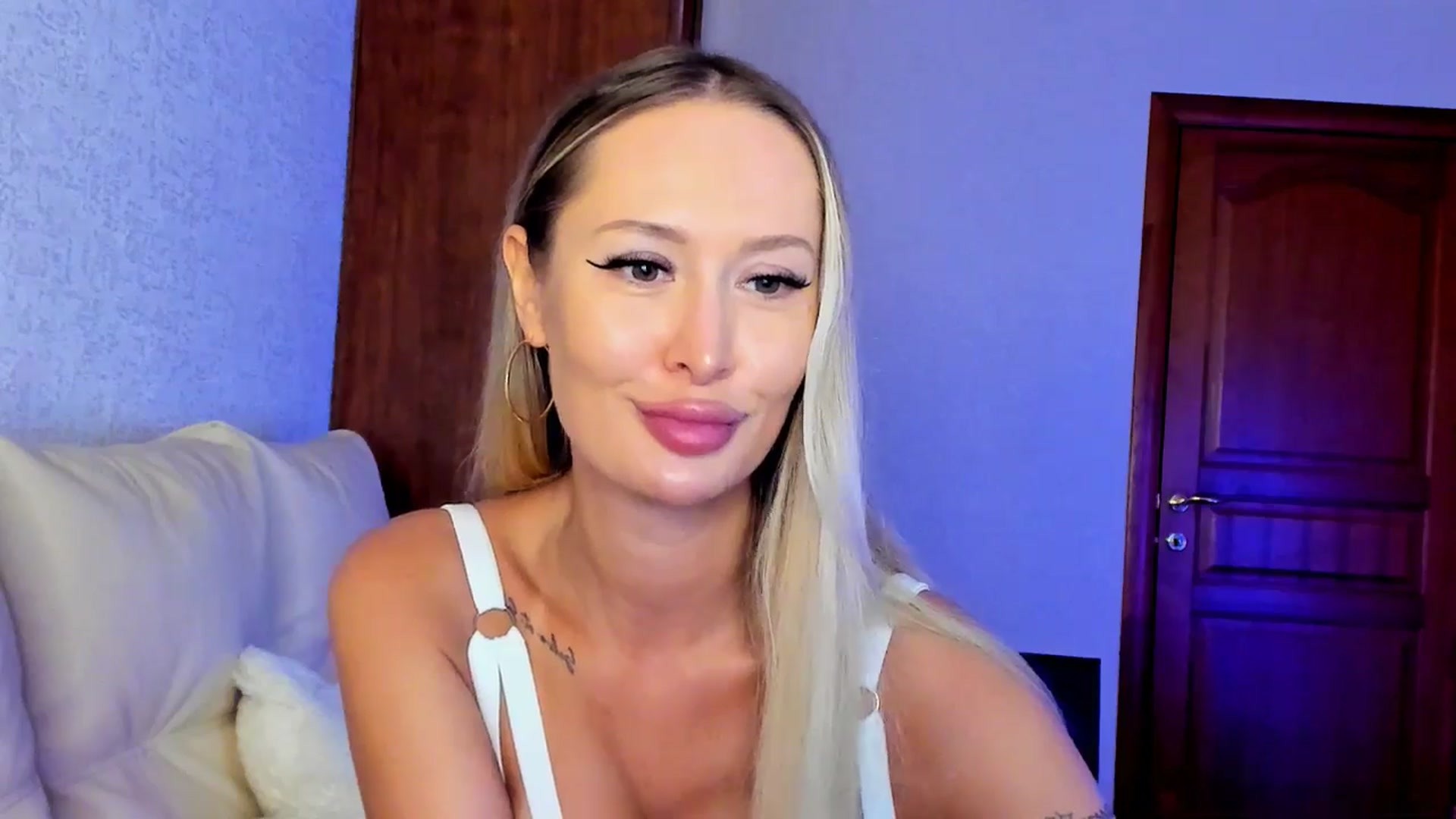 Gallery image thumbnail from MarySweety_'s myfreecams stream on, 06/05/2025, 04:43 image 18 of 20