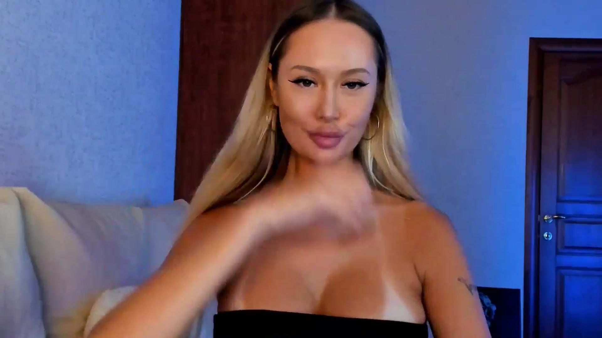 Gallery image thumbnail from MarySweety_'s myfreecams stream on, 08/26/2025, 05:18 image 18 of 20