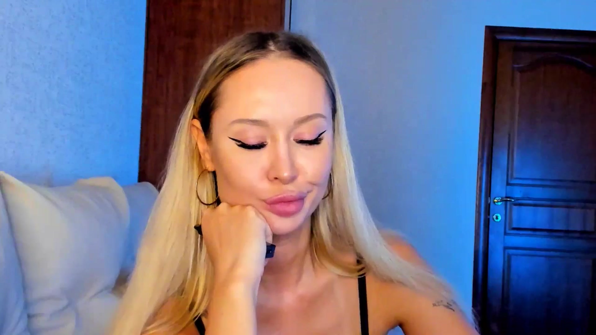 Gallery image thumbnail from MarySweety_'s myfreecams stream on, 12/08/2025, 05:51 image 17 of 20