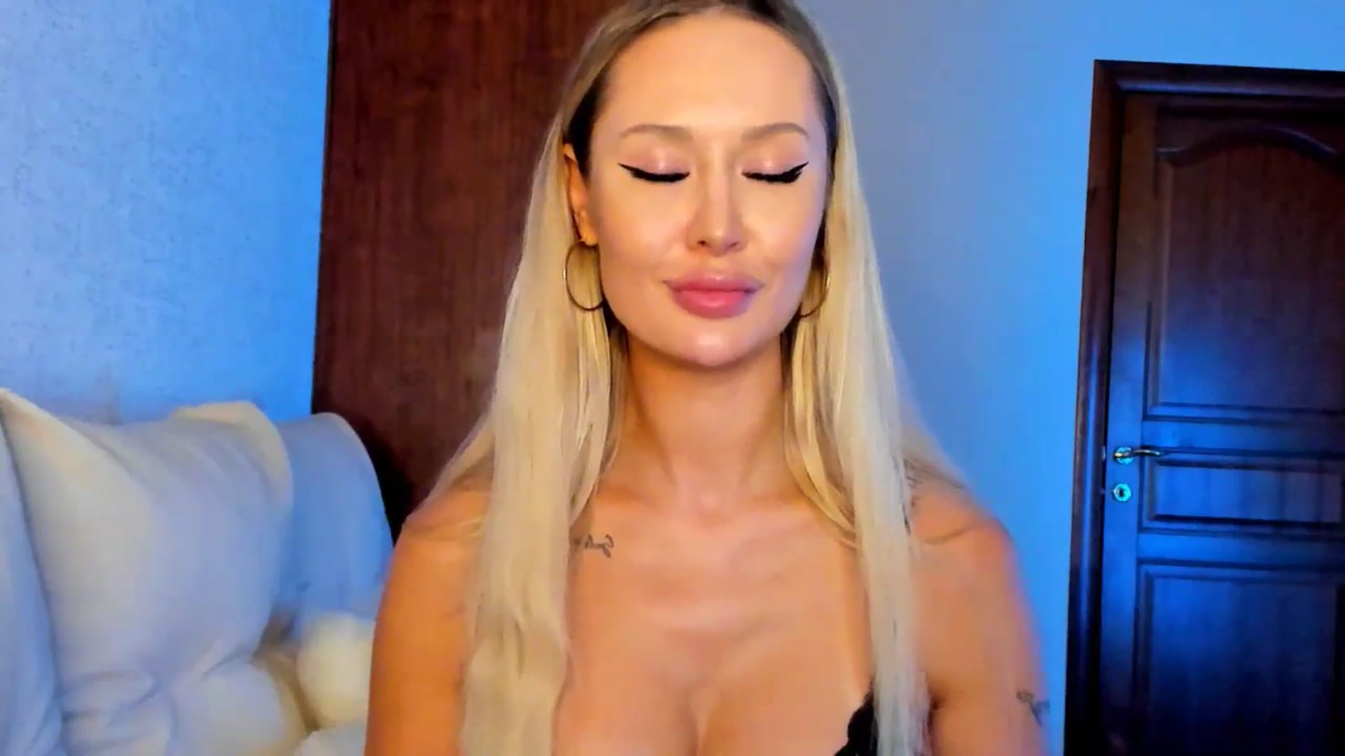 Gallery image thumbnail from MarySweety_'s myfreecams stream on, 12/08/2025, 05:51 image 6 of 20