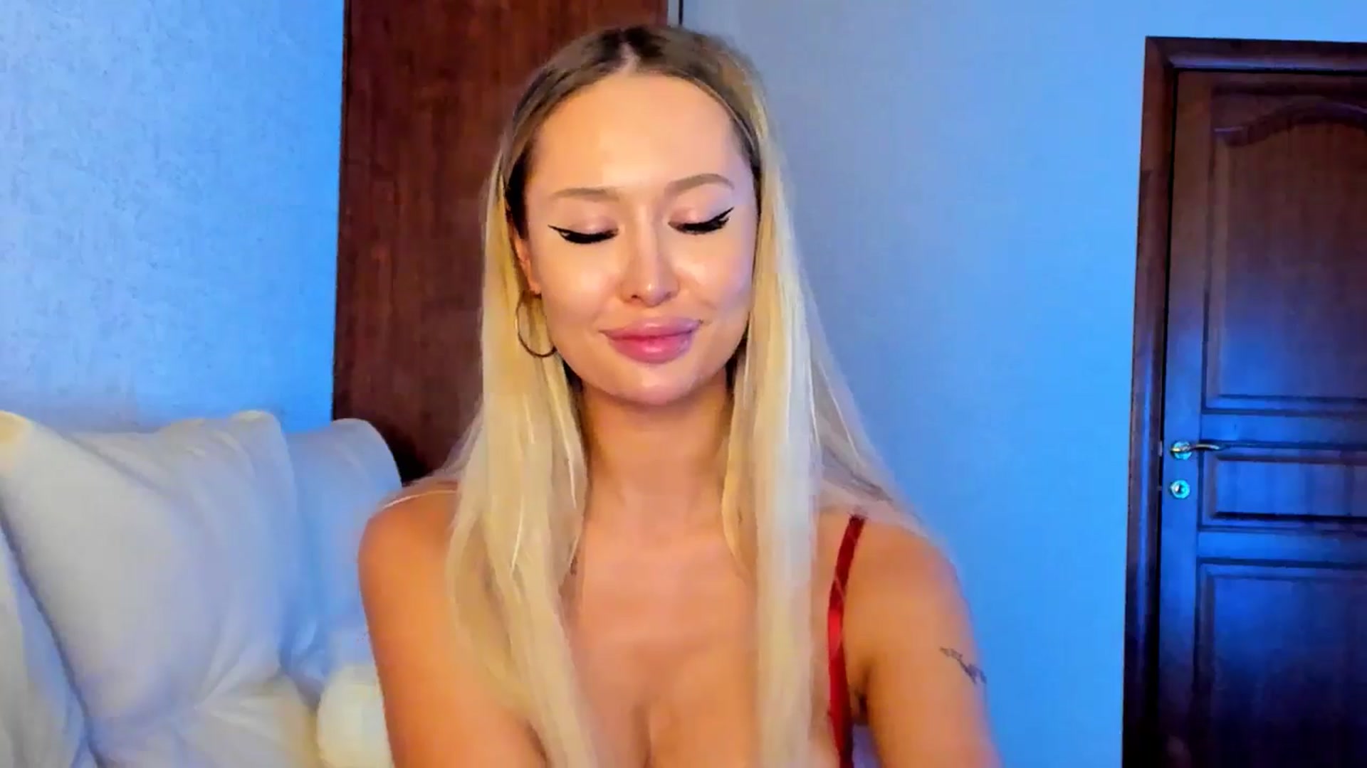 Gallery image thumbnail from MarySweety_'s myfreecams stream on, 12/20/2025, 07:09 image 2 of 20