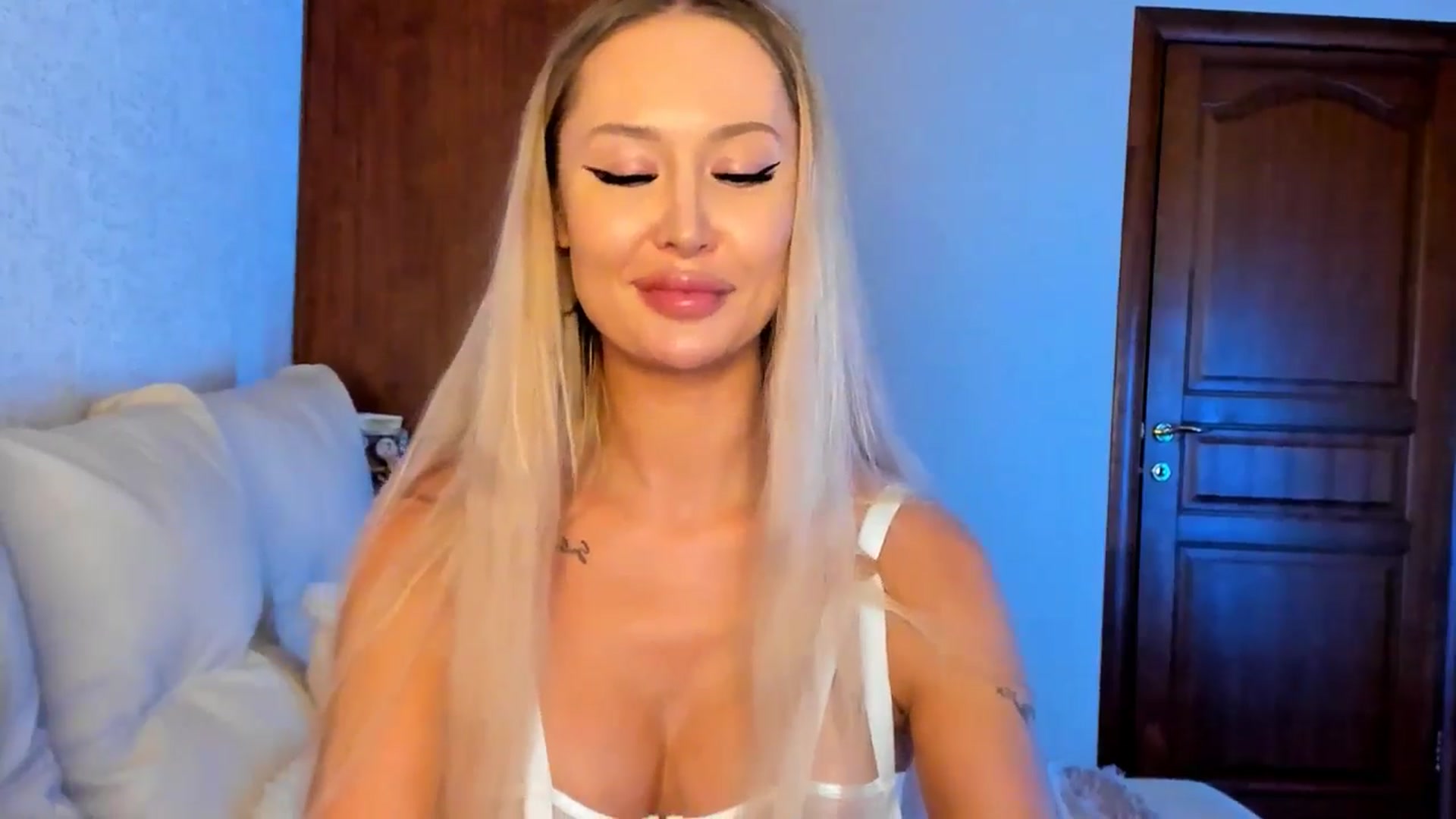 Gallery image thumbnail from MarySweety_'s myfreecams stream on, 12/28/2025, 04:53 image 12 of 20