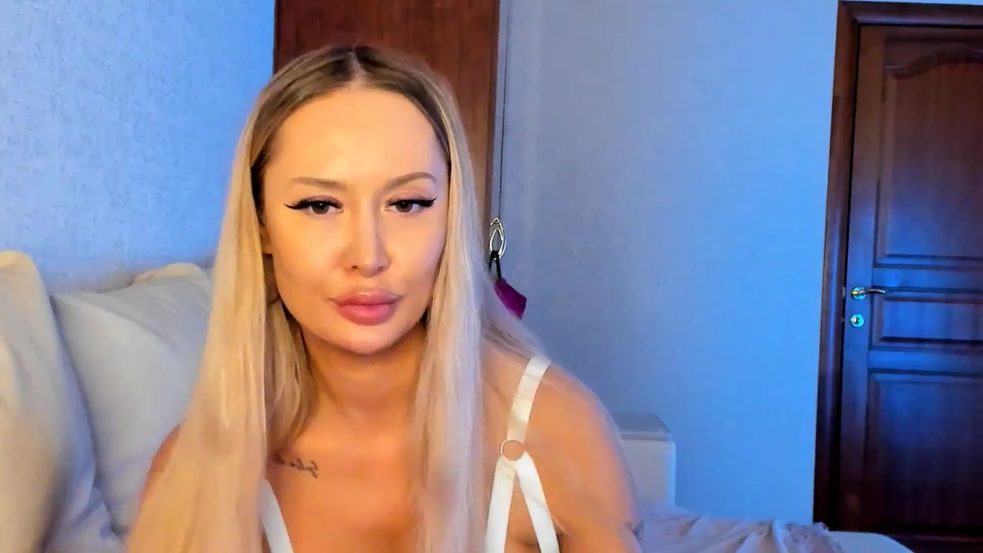 Gallery image thumbnail from MarySweety_'s myfreecams stream on, 12/28/2025, 04:53 image 18 of 20