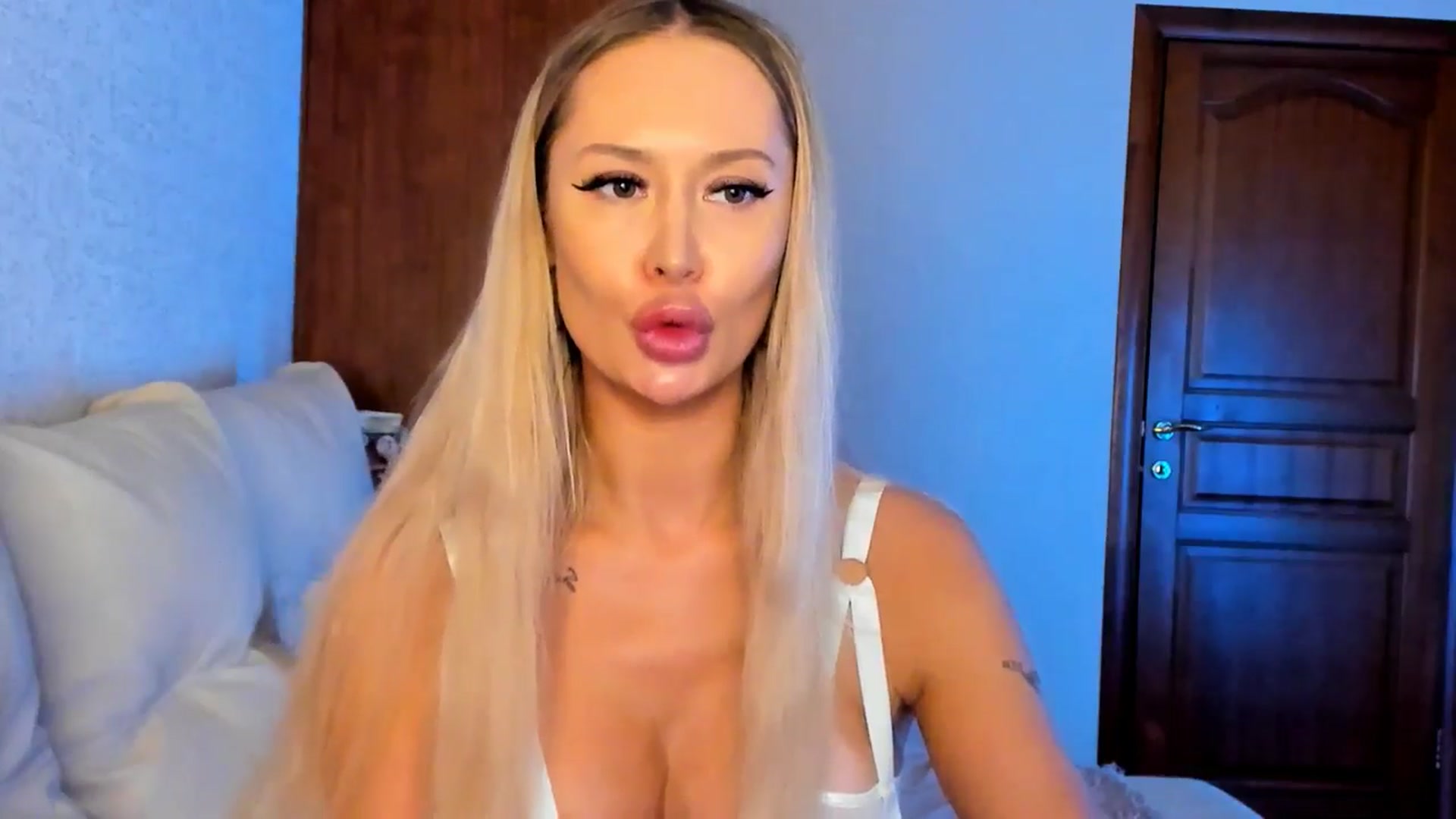 Gallery image thumbnail from MarySweety_'s myfreecams stream on, 12/28/2025, 04:53 image 10 of 20