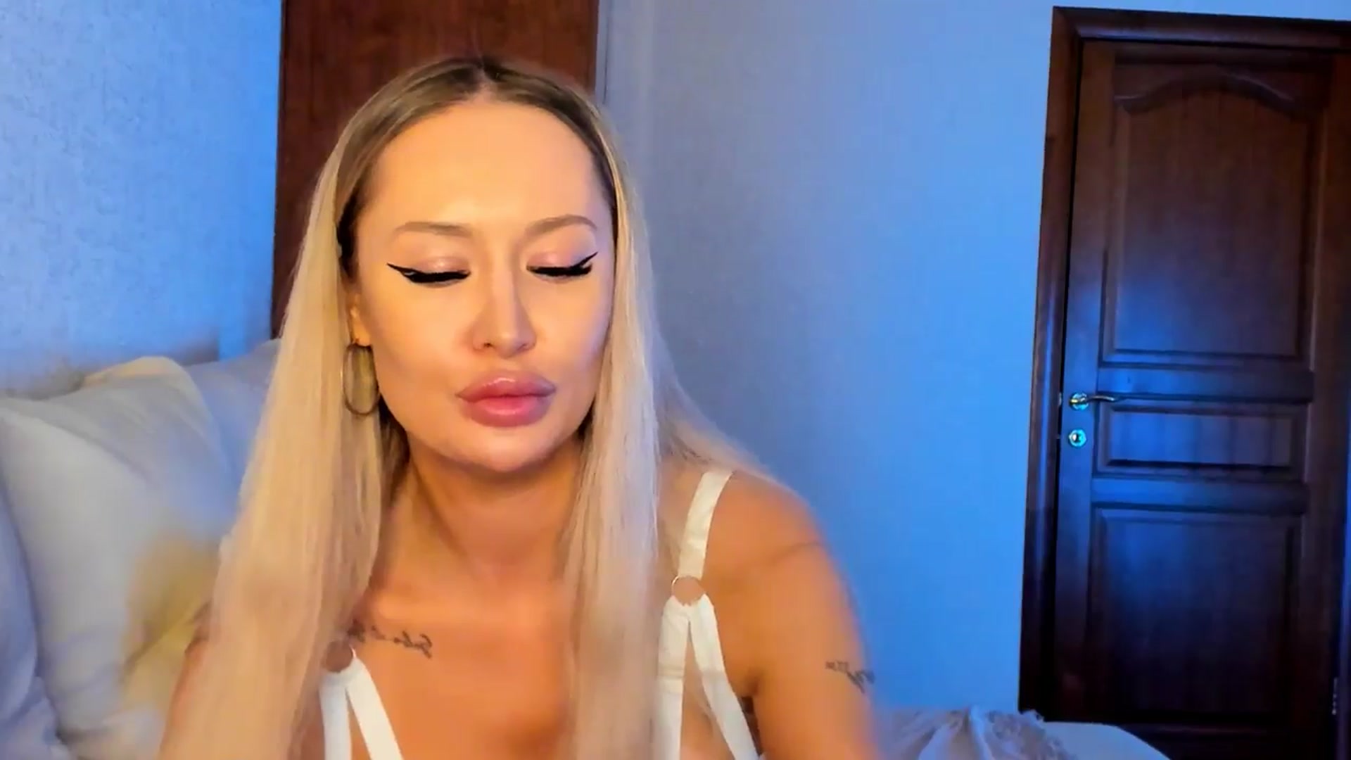 Gallery image thumbnail from MarySweety_'s myfreecams stream on, 12/28/2025, 04:53 image 5 of 20