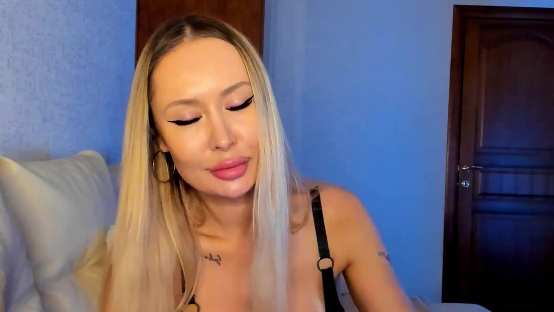 Gallery image thumbnail from MarySweety_'s myfreecams stream on, 01/18/2026, 04:16 image 7 of 20