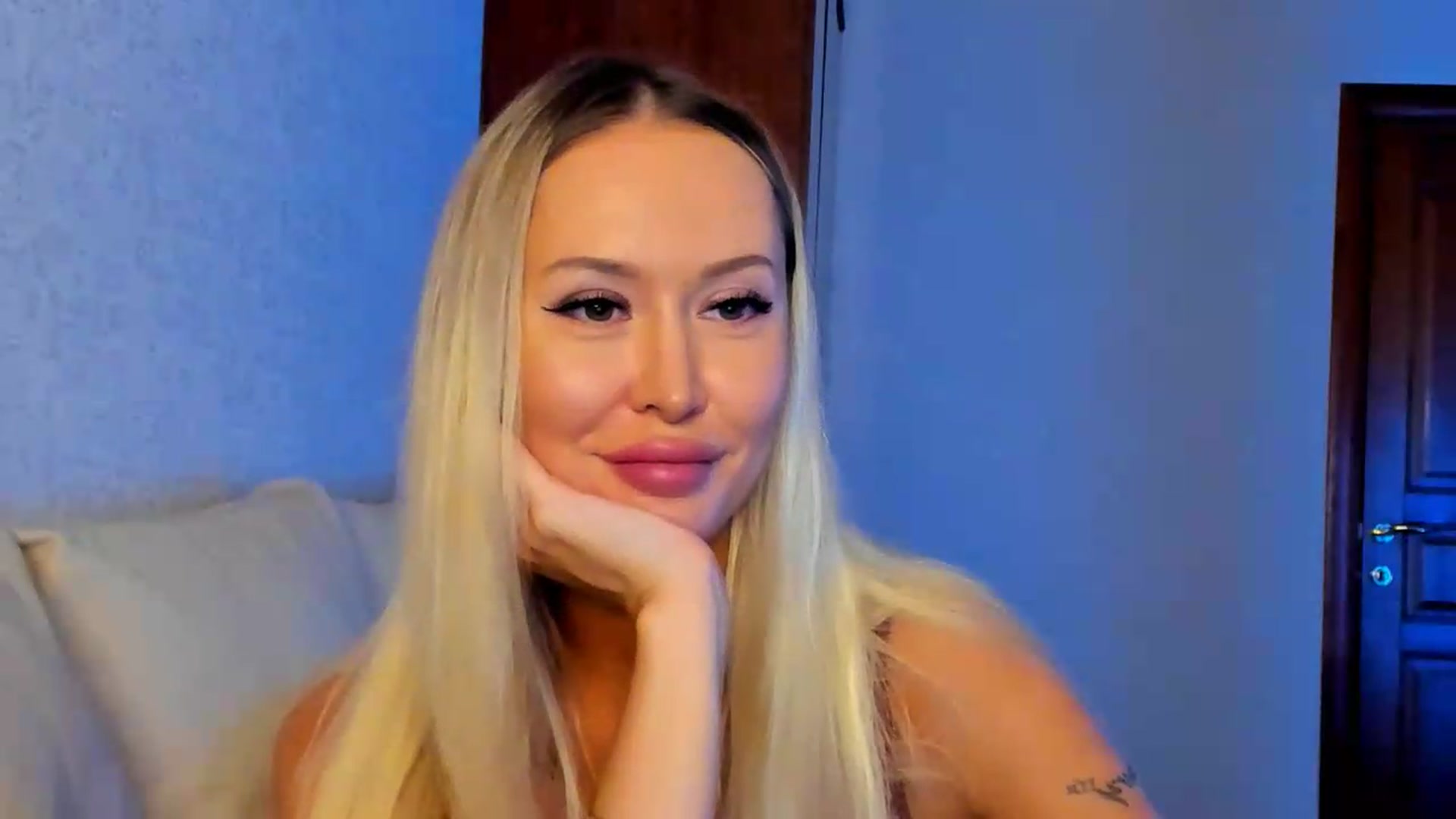 Gallery image thumbnail from MarySweety_'s myfreecams stream on, 08/29/2026, 04:28 image 15 of 20